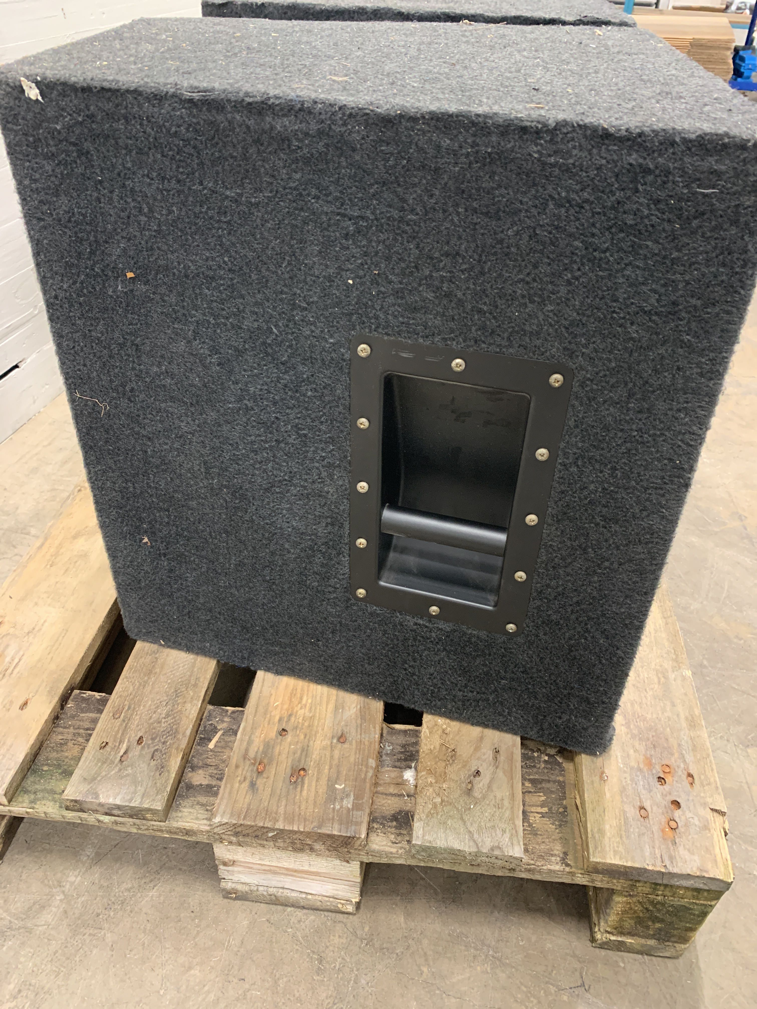 2 speakers JBL 2370A - PS Auction - We value the future