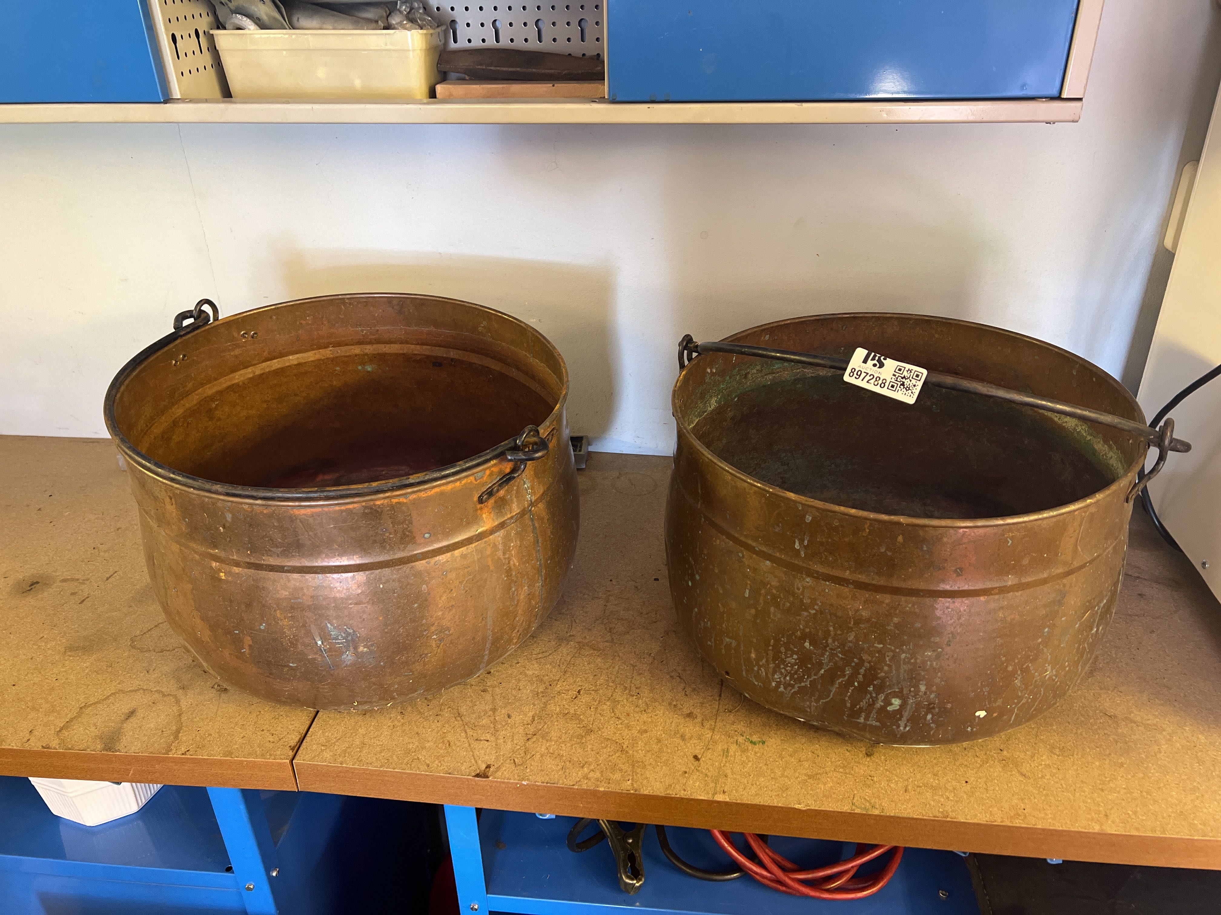 2 copper kettles PS Auction We value the future Largest in net