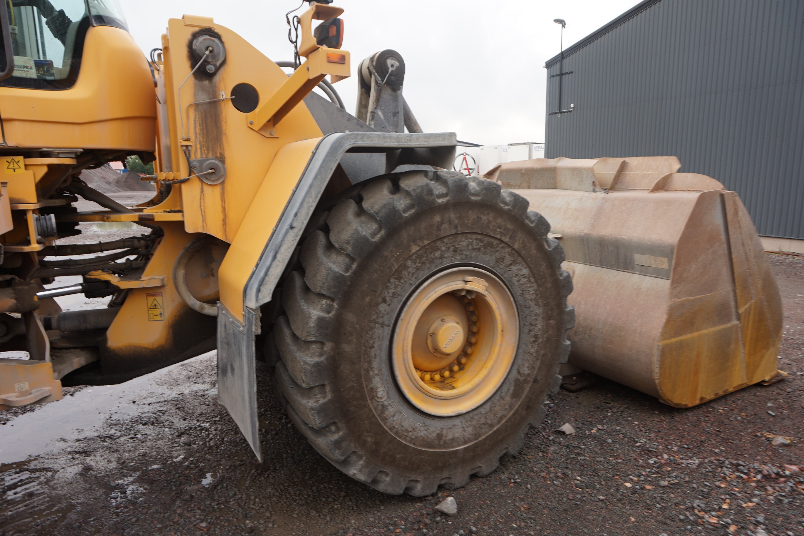 Wheel loader / Volvo L180 F - 09 - PS Auction - We value the