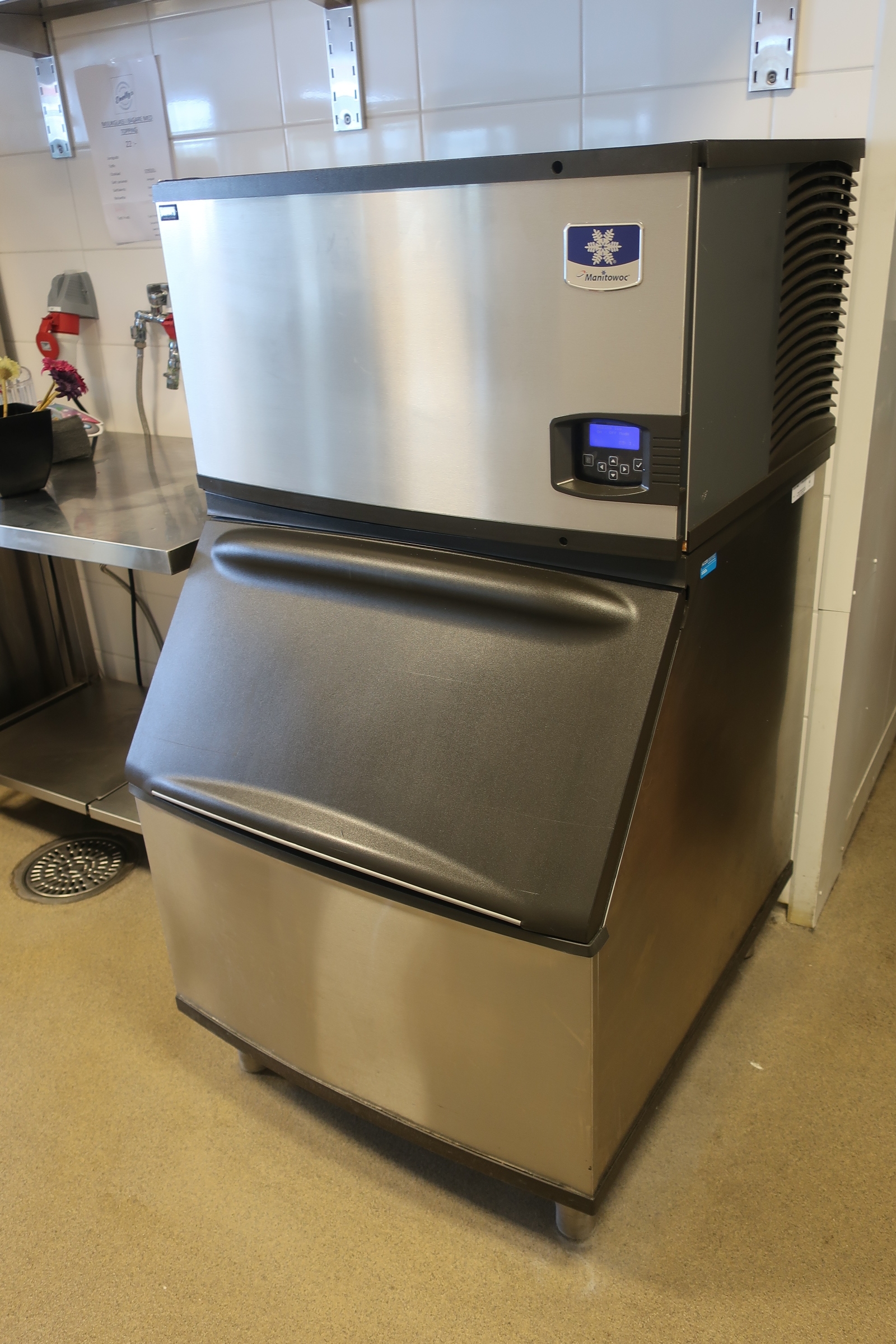 Ice maker, Manitowoc B400 PS Auction We value the future Largest