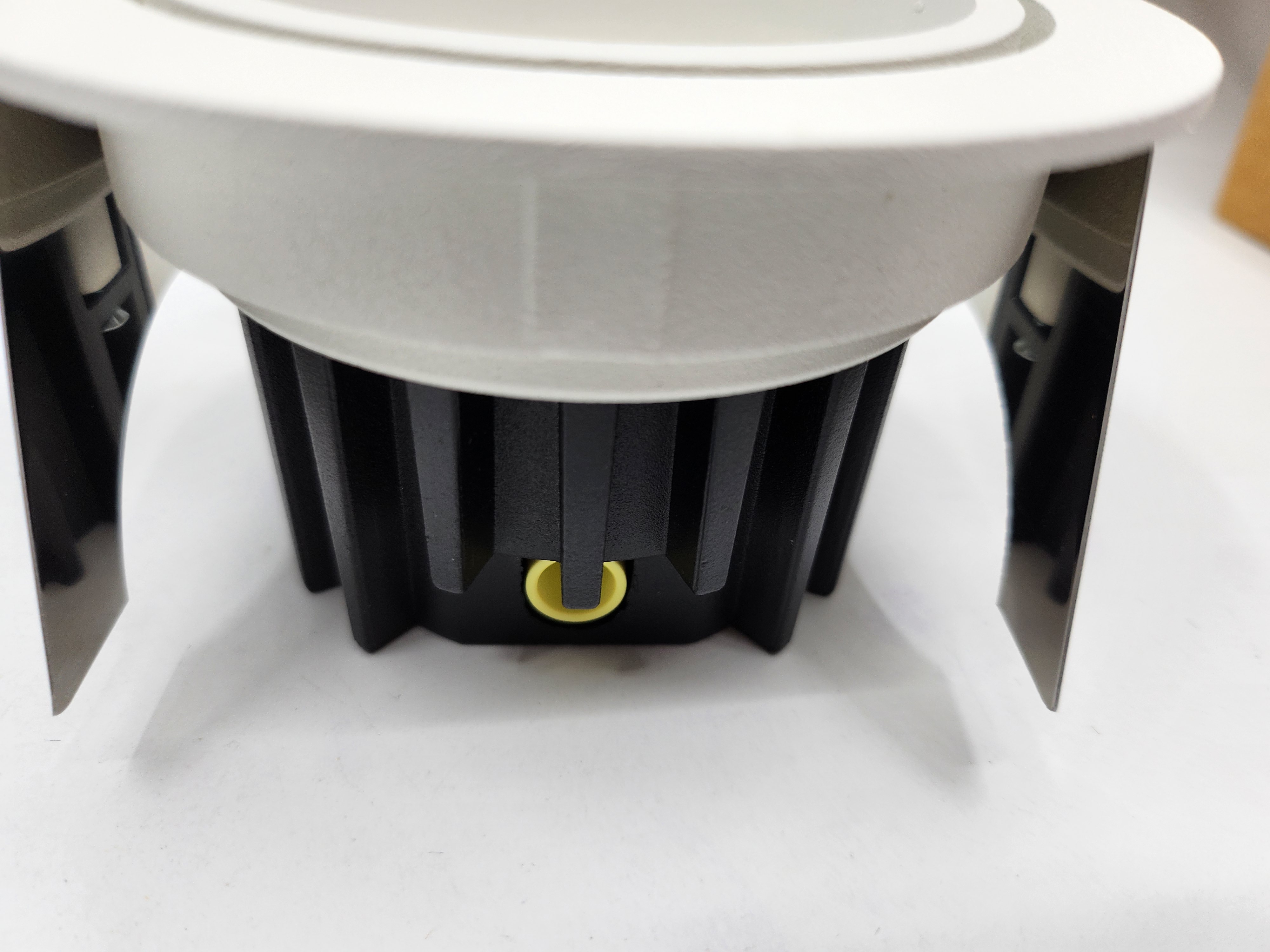 6 st Illuxtron Fluxe 90 MLMC, Vit 1250Lm, 3000K, Vinklingsbar Frakt