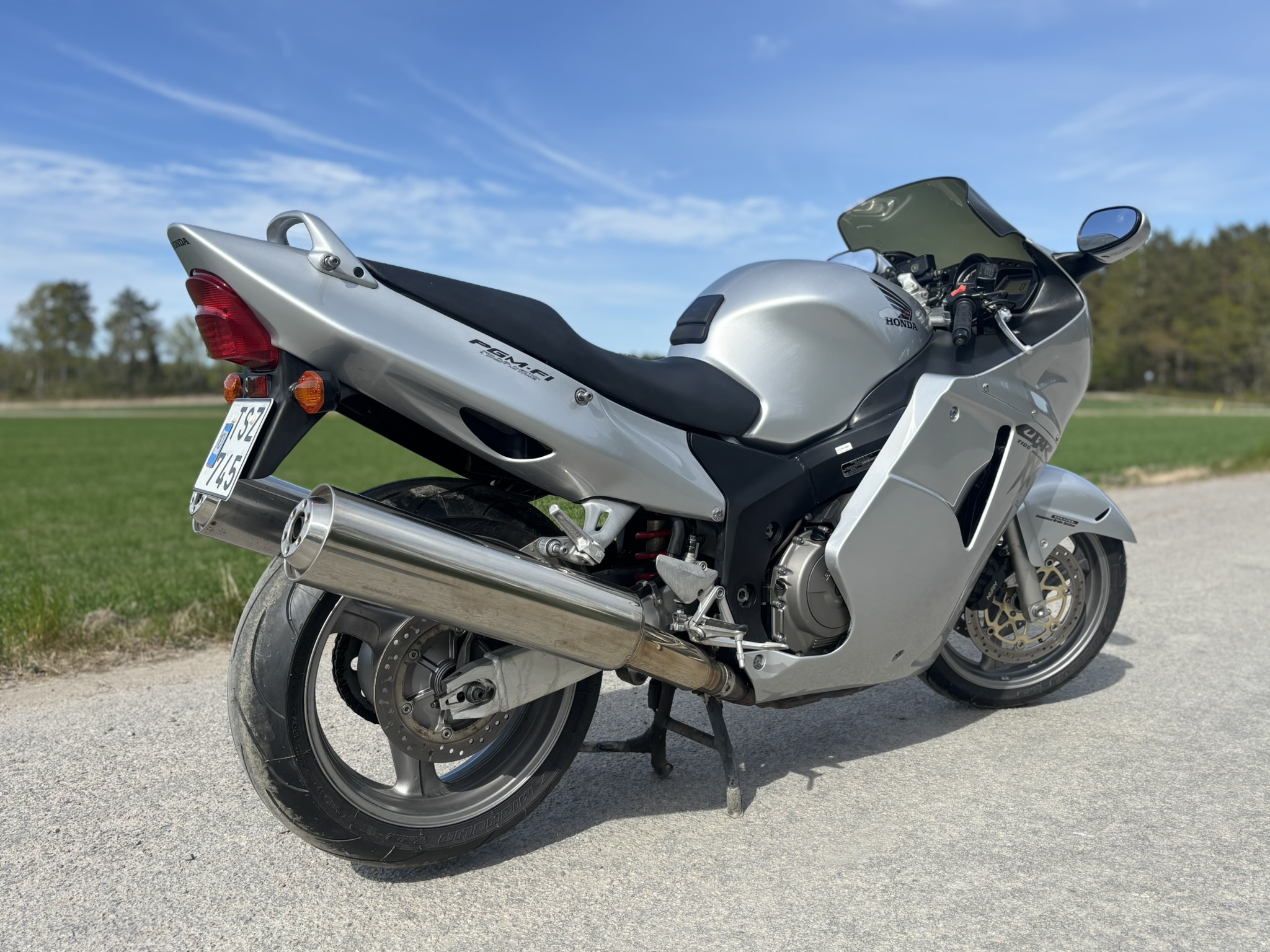 Motorcycle Honda CBR1100XX Blackbird -2002 - PS Auction - We value