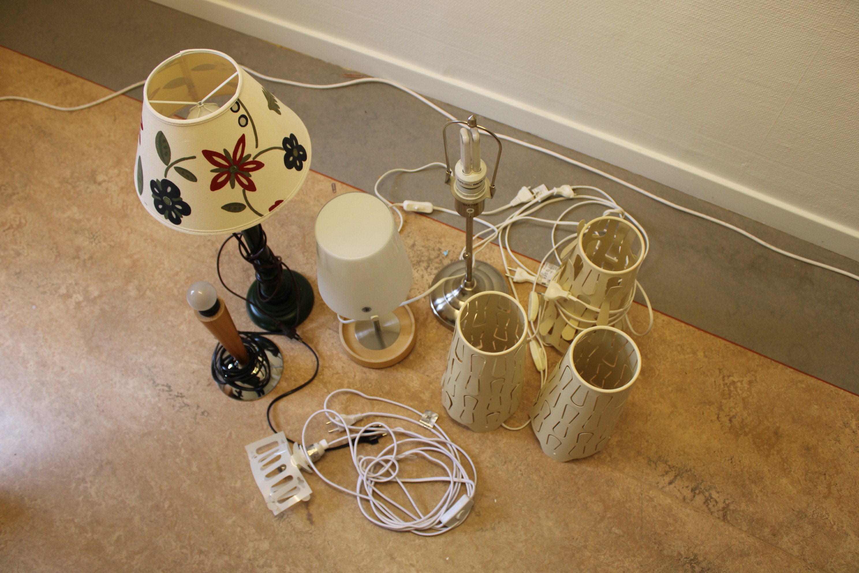 Mixed table lamps - IKEA etc. - PS Auction - We value the future