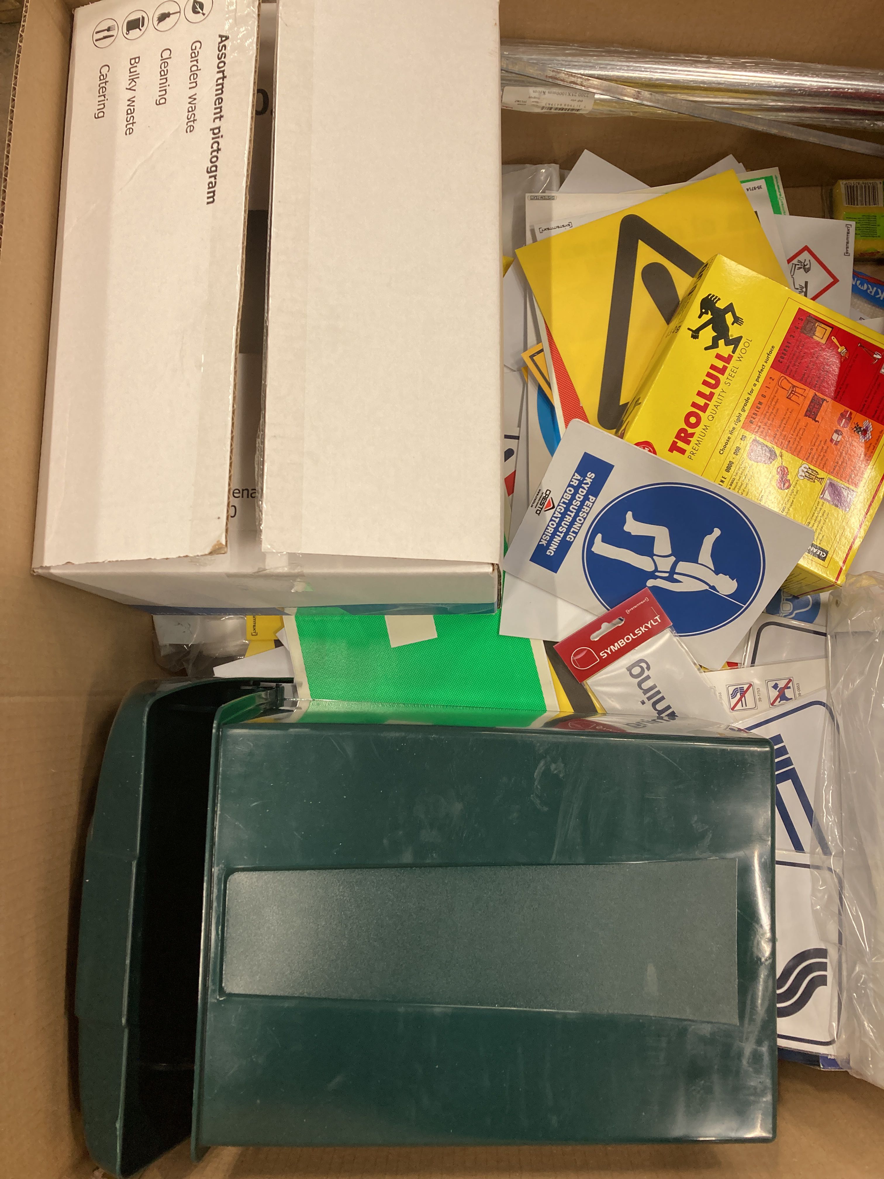 Mailboxes, cleaning products and signs etc. PS Auction We value the