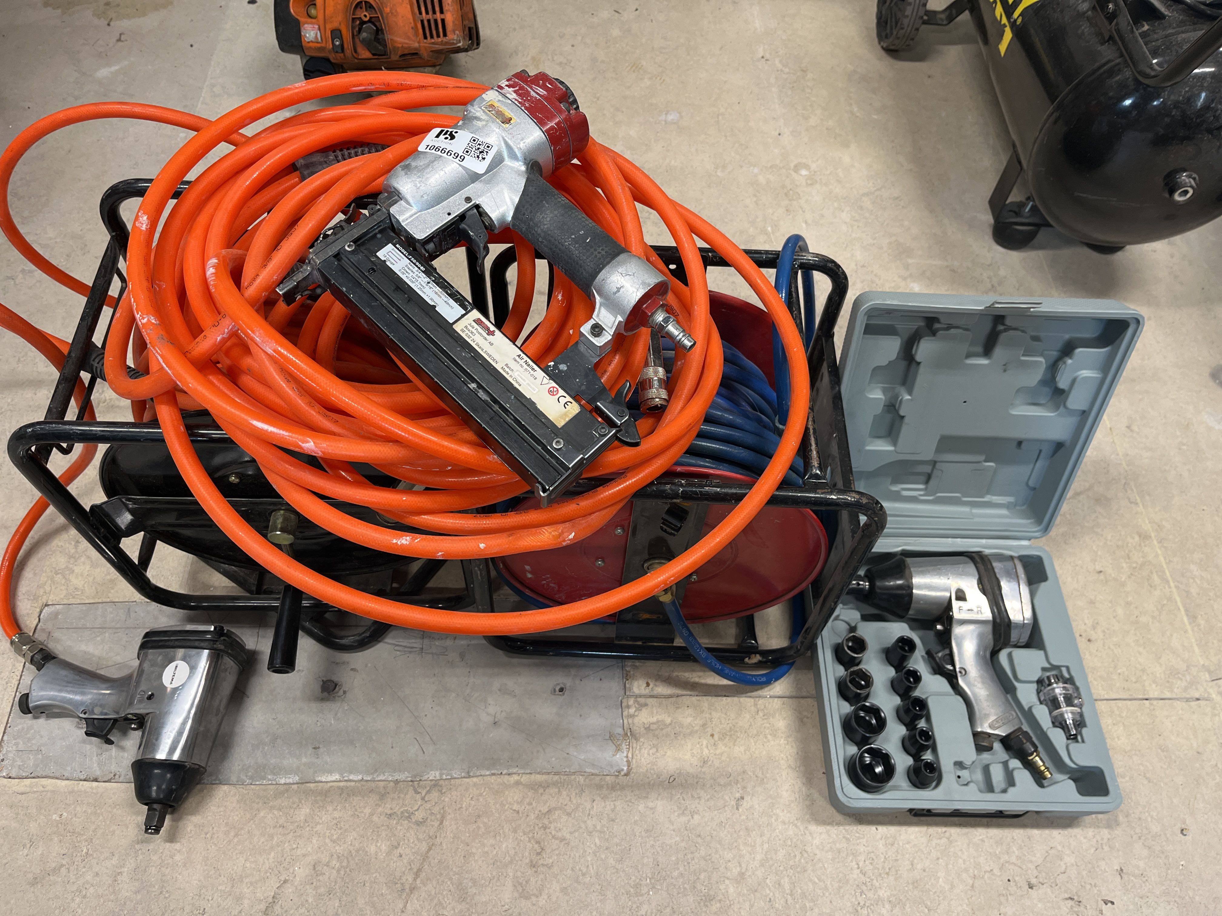Compressed air winch incl. Pneumatic tools - PS Auction - We value the ...