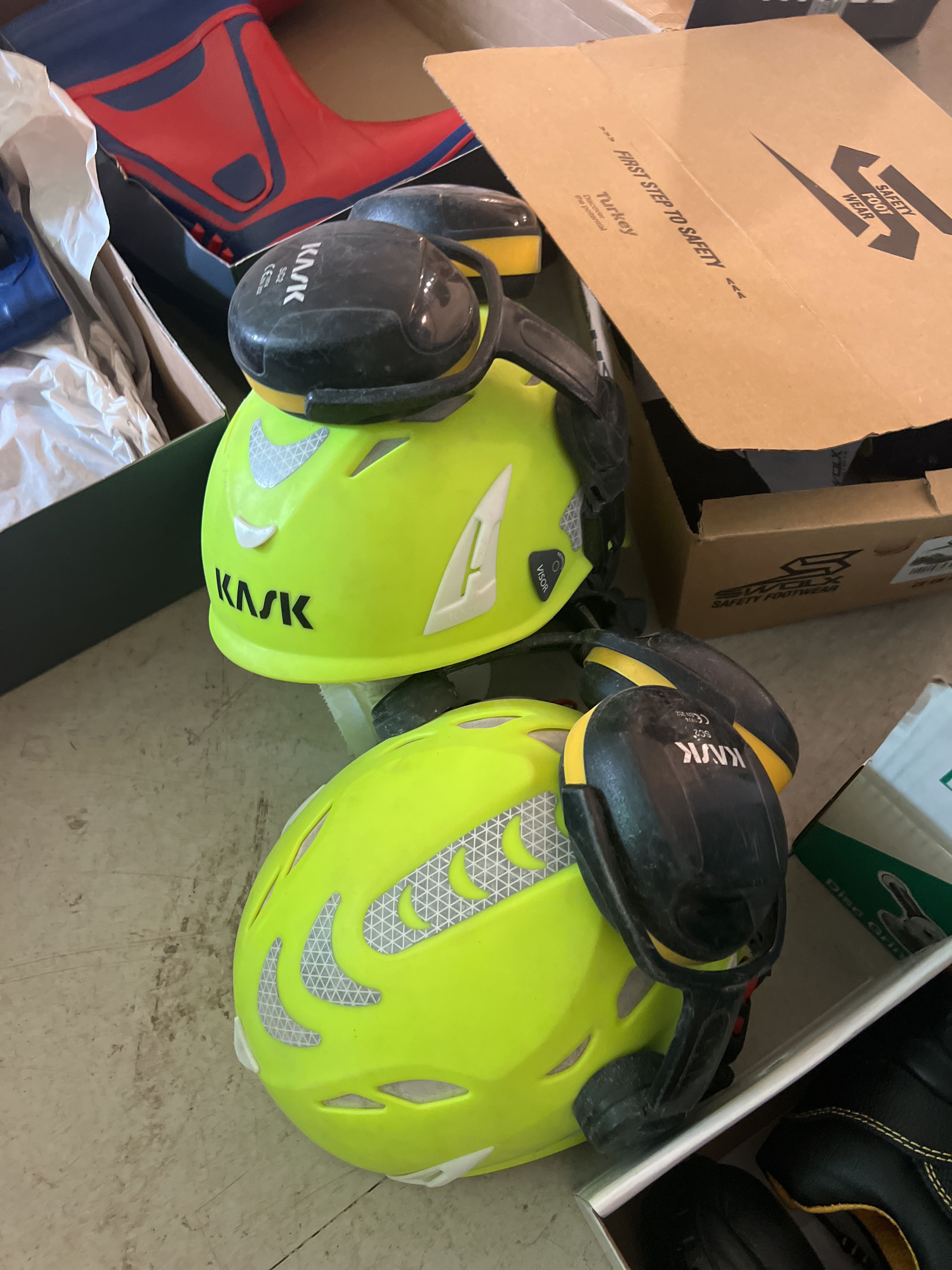 Clothes, boots, angle grinders, helmets, protective gear etc - PS Auction -  We value the future - Largest in net auctions