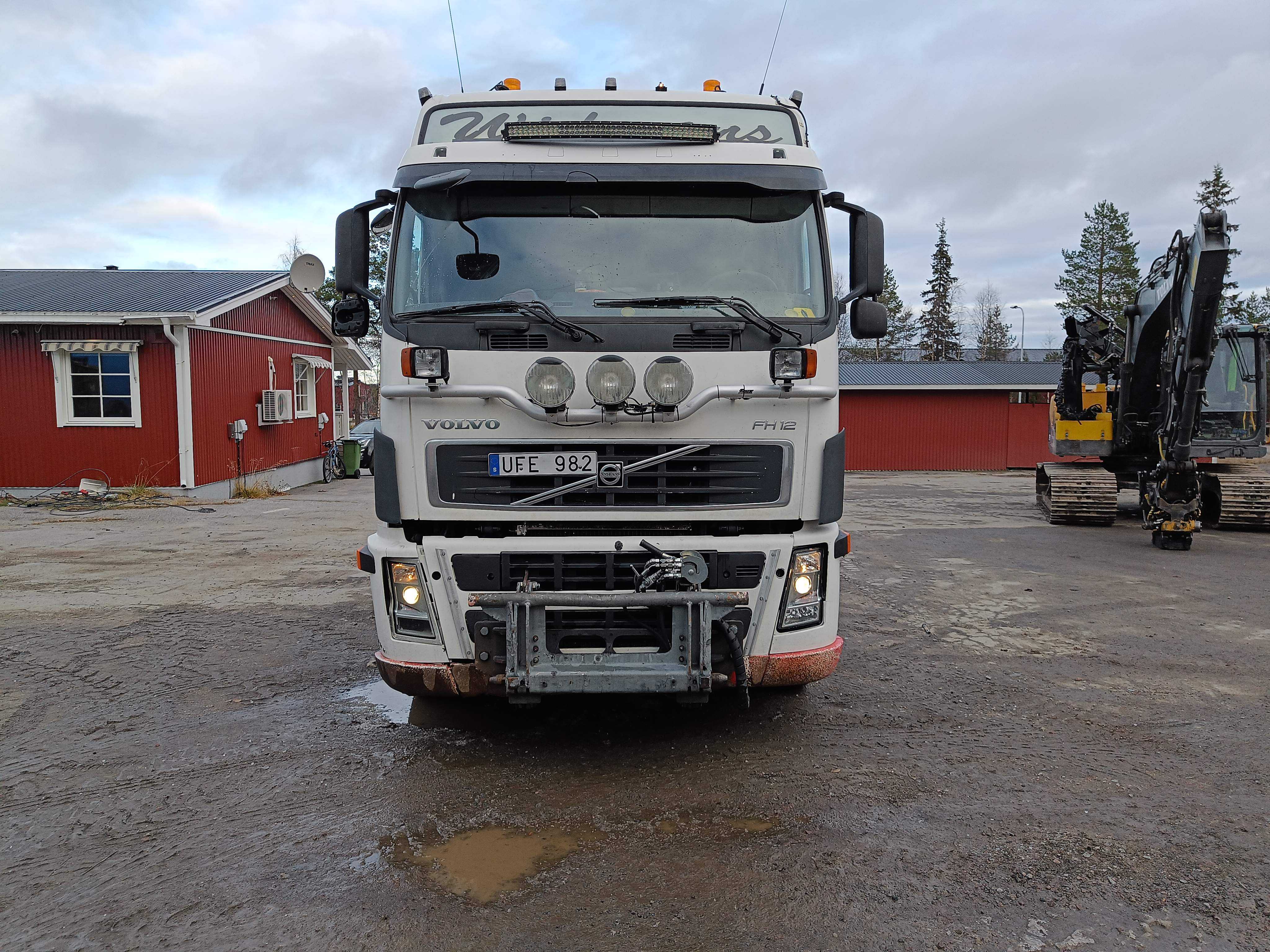 Load changer / Crane truck Volvo FH12 -2003 - PS Auction - We value the ...