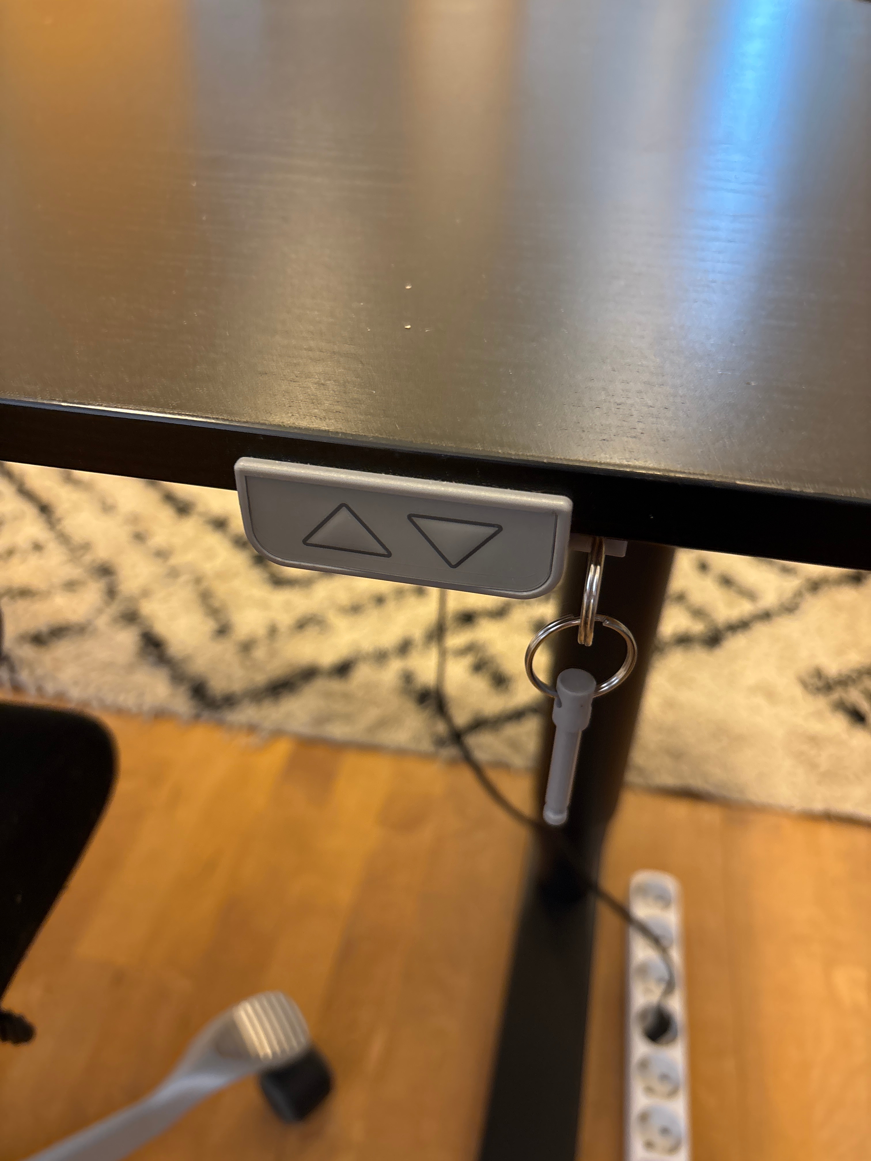 Office furniture, as shown in pictures - PS Auction - We value the ...