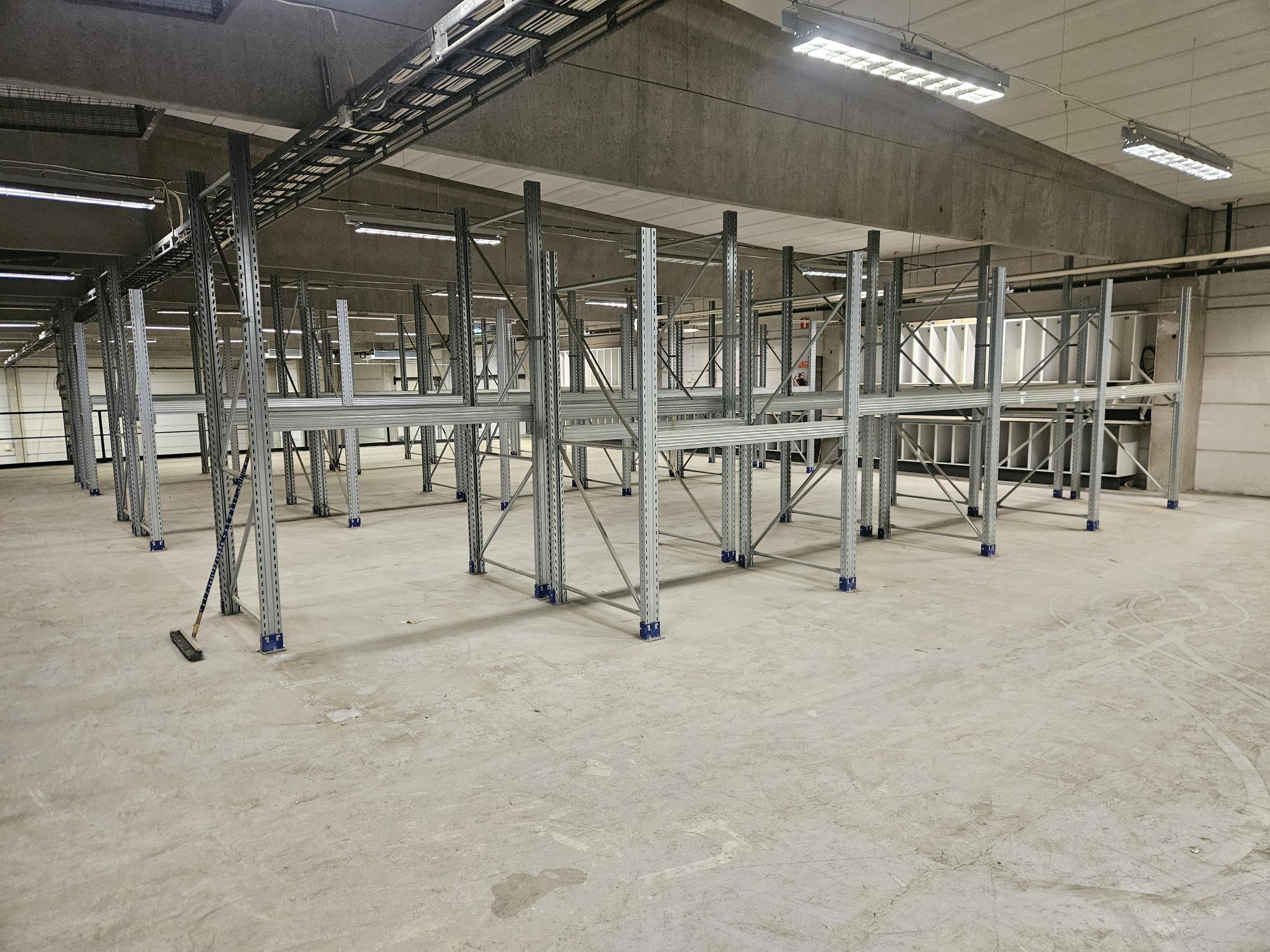 Pallet rack approx. 4600 places (disassembled) - PS Auction - We value ...