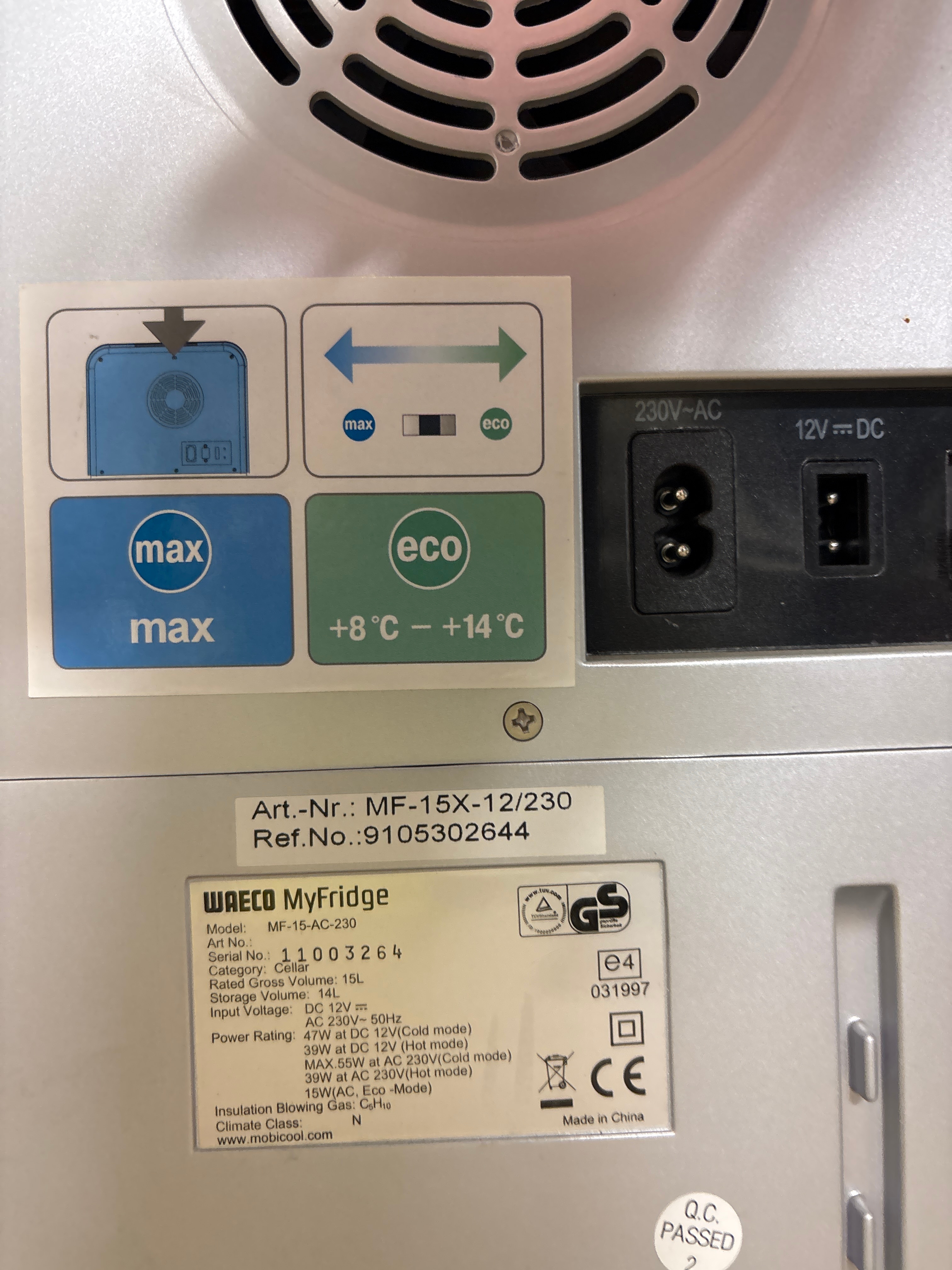 Vedum porcelain sink, microwave, small fridge - PS Auction - We