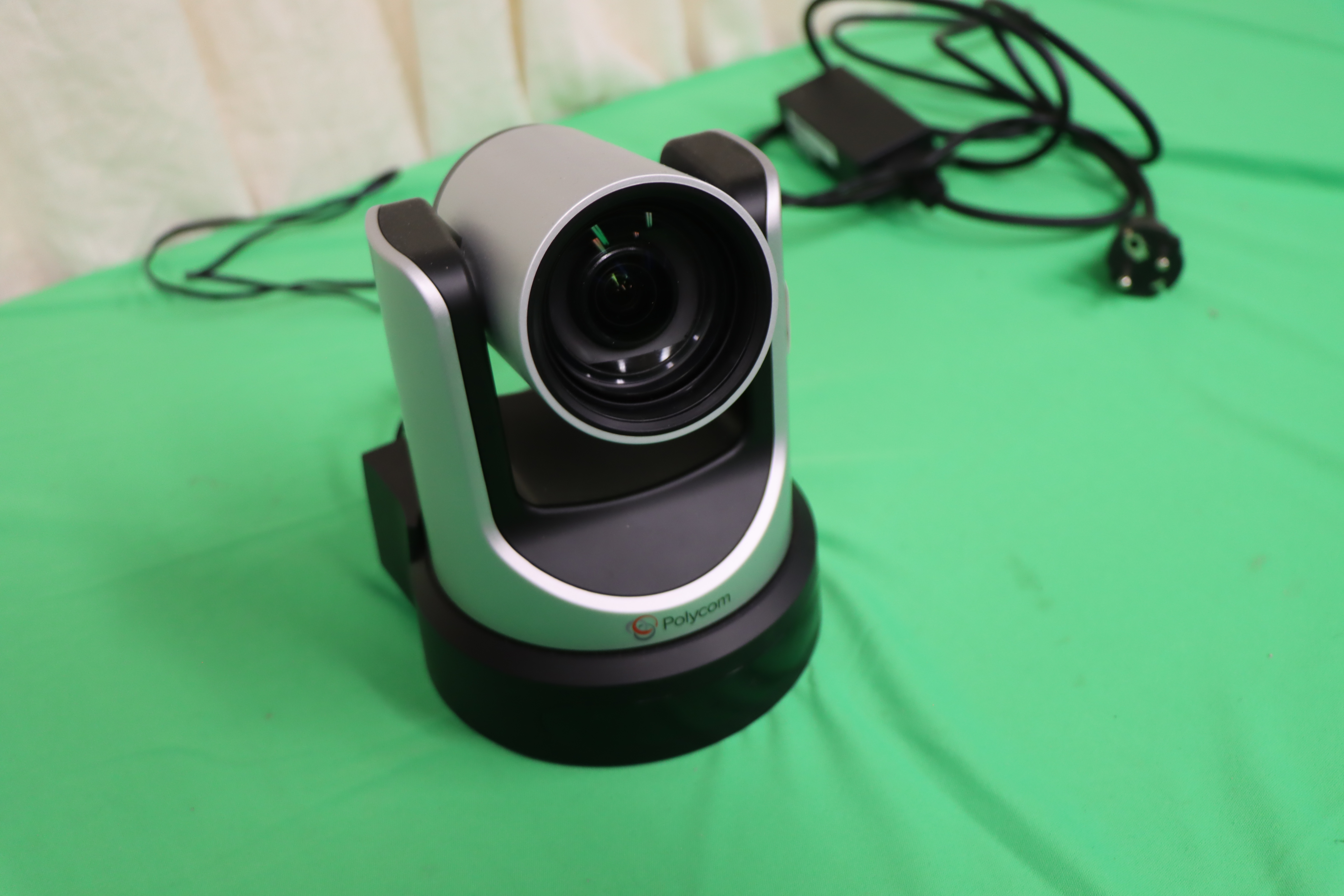 Polycom EagleEye IV USB ビデオ会議カメラ 8200-64370-001-4__98503.
