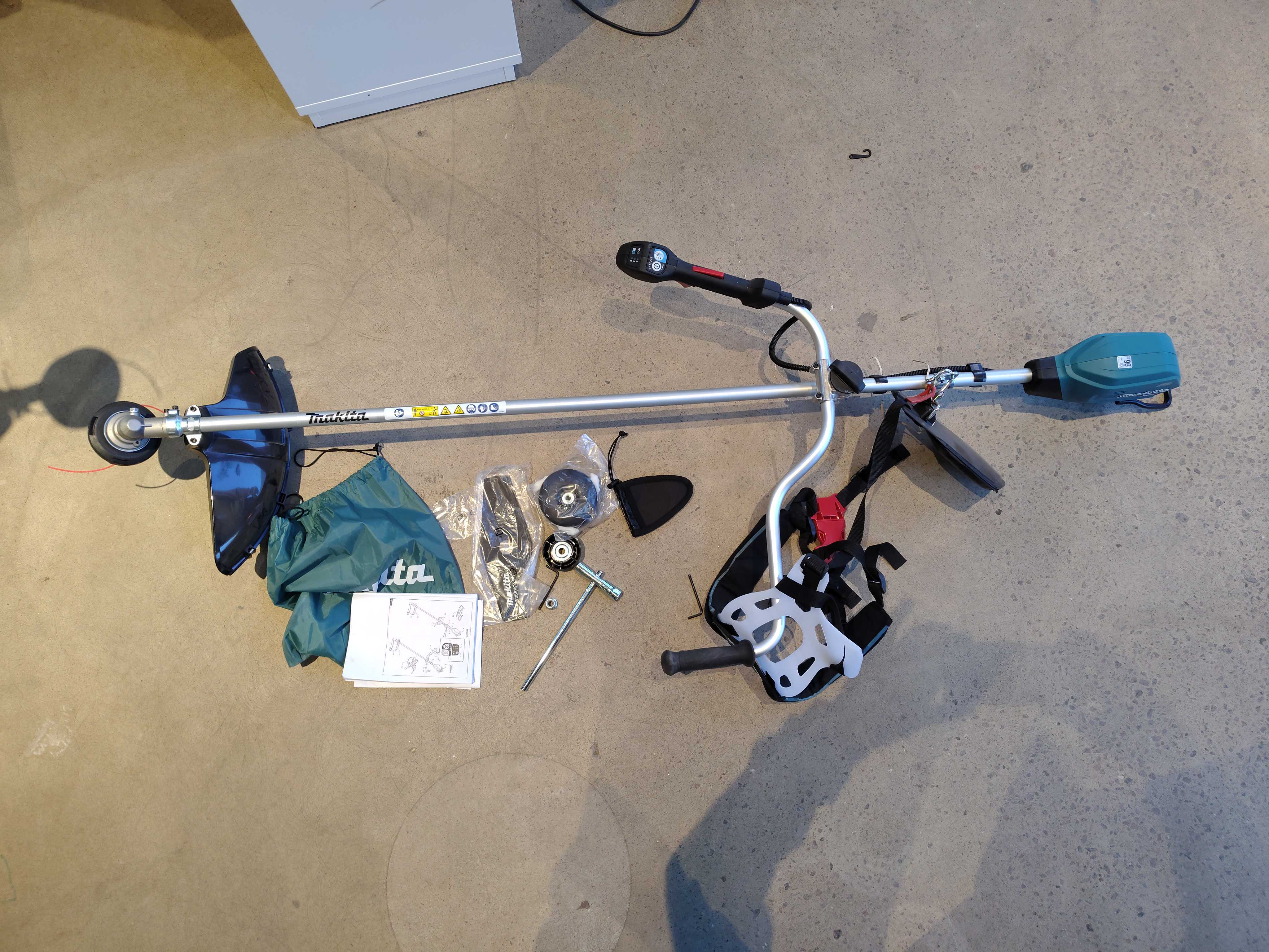 Grass trimmer, Makita, 40V XGT, battery-powered - PS Auction - We 