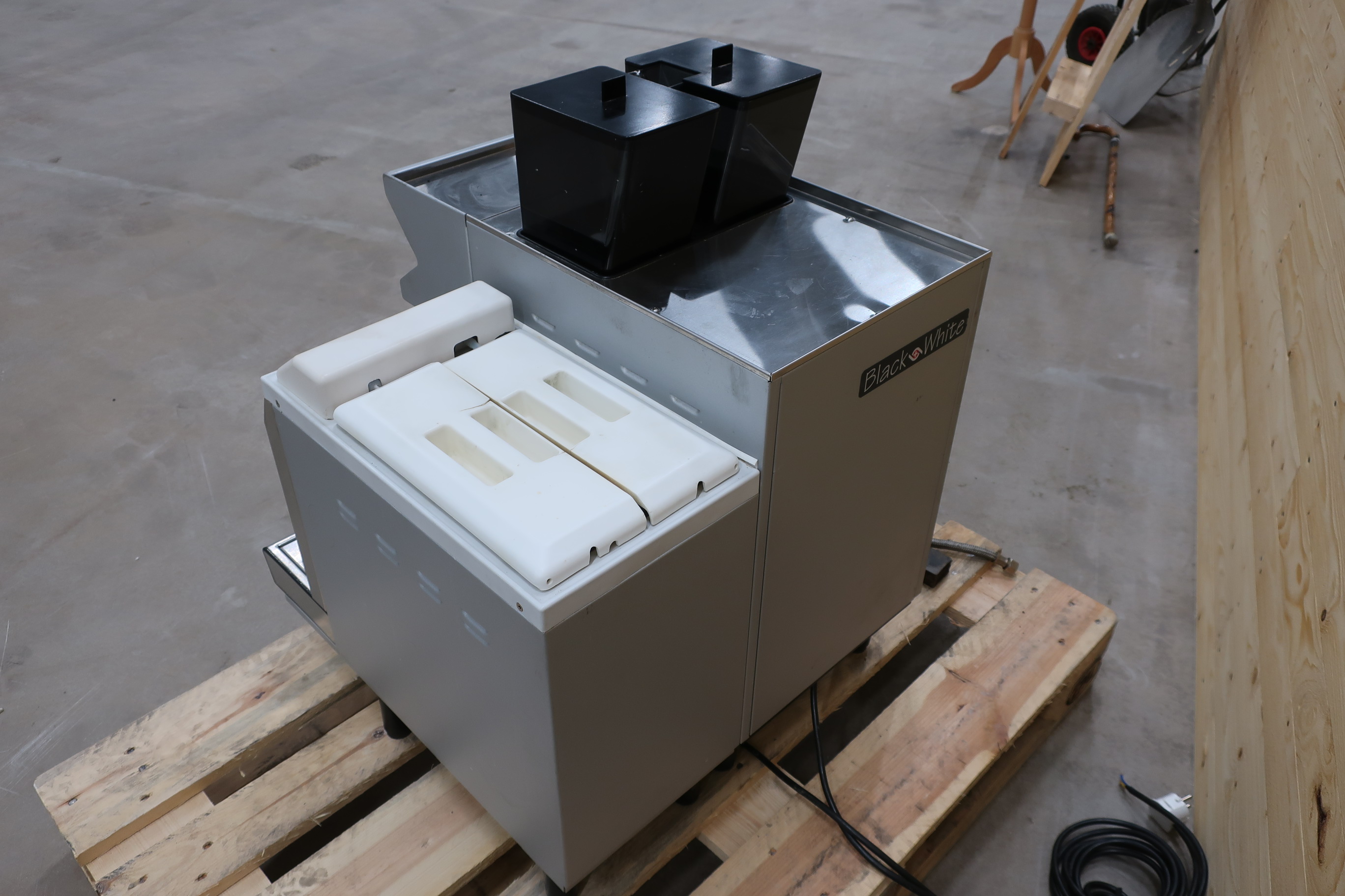 Coffee machine Thermoplan Black & White CT1 PS Auction We value the future Largest in net