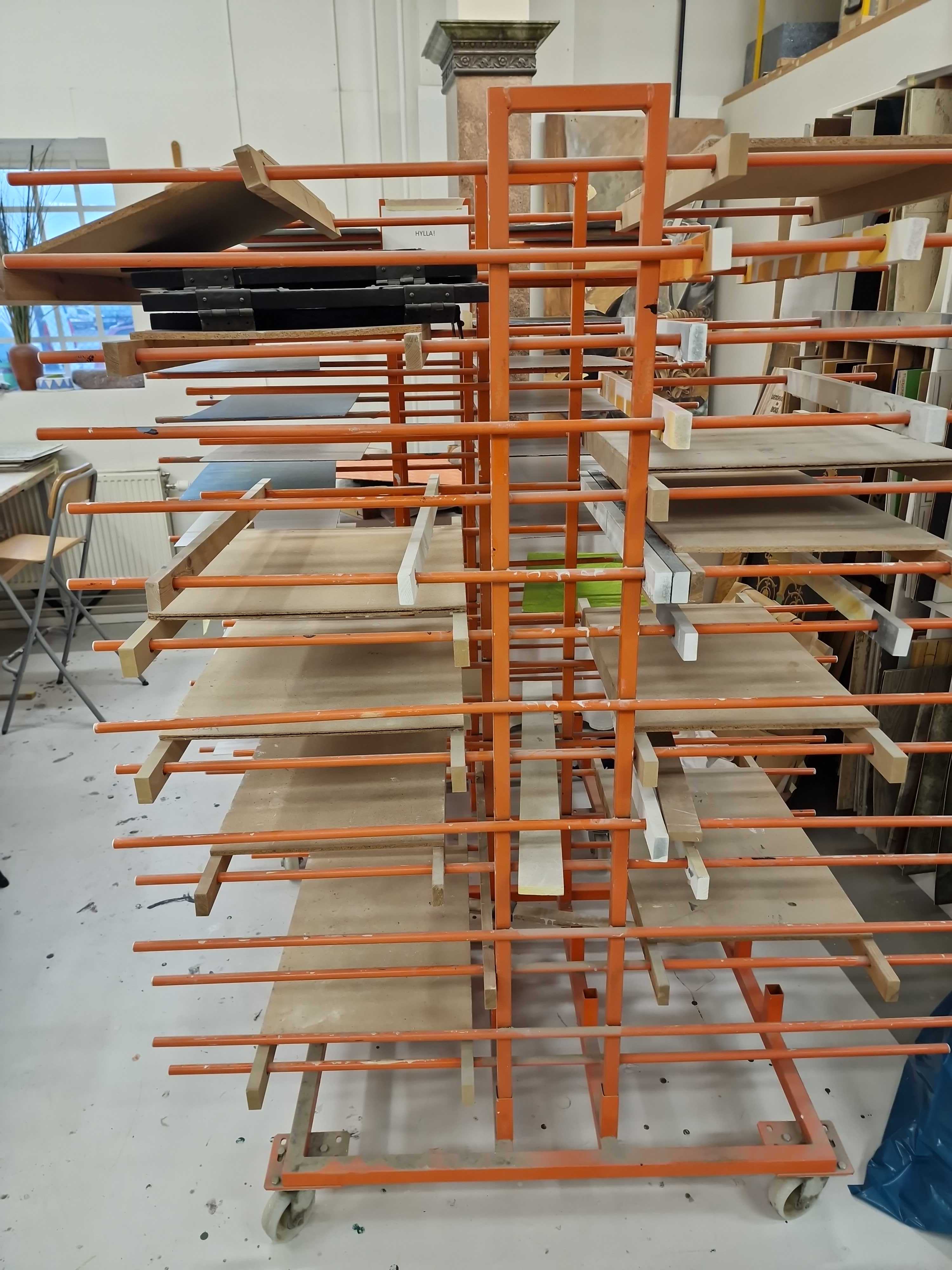 Material rack with contents - PS Auction - We value the future ...