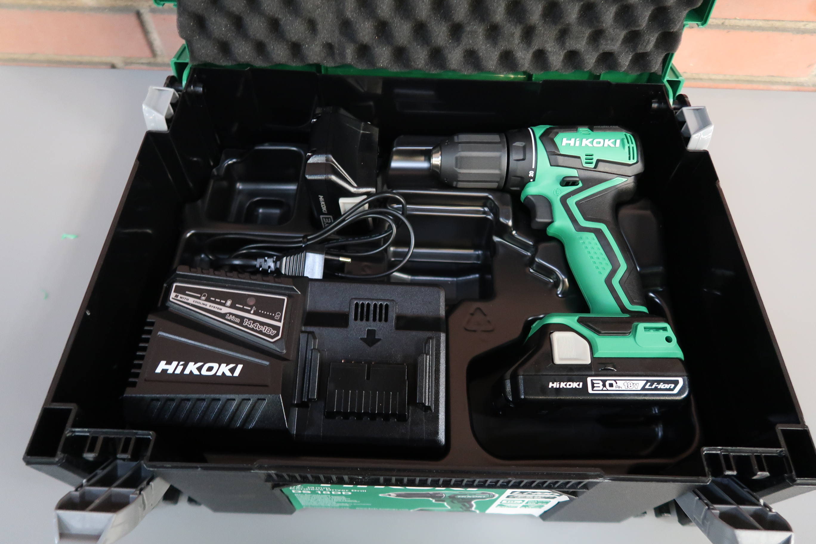 Borrmaskin HiKOKI DS18DD med 2 x 3,0ah batterier och laddare ...