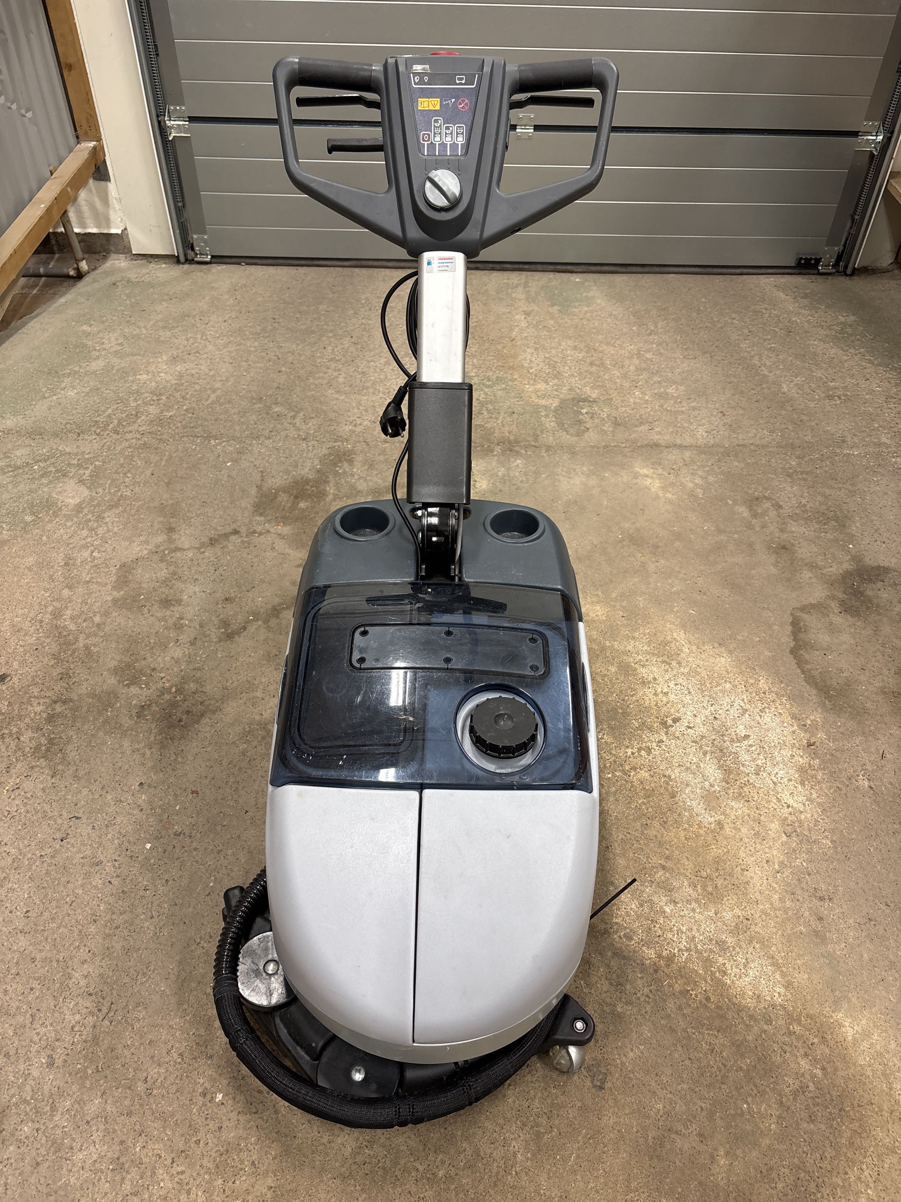 Cleaning machine Nilfisk Scrubber-Dryer SC351 - - We value the future - Largest in net auctions