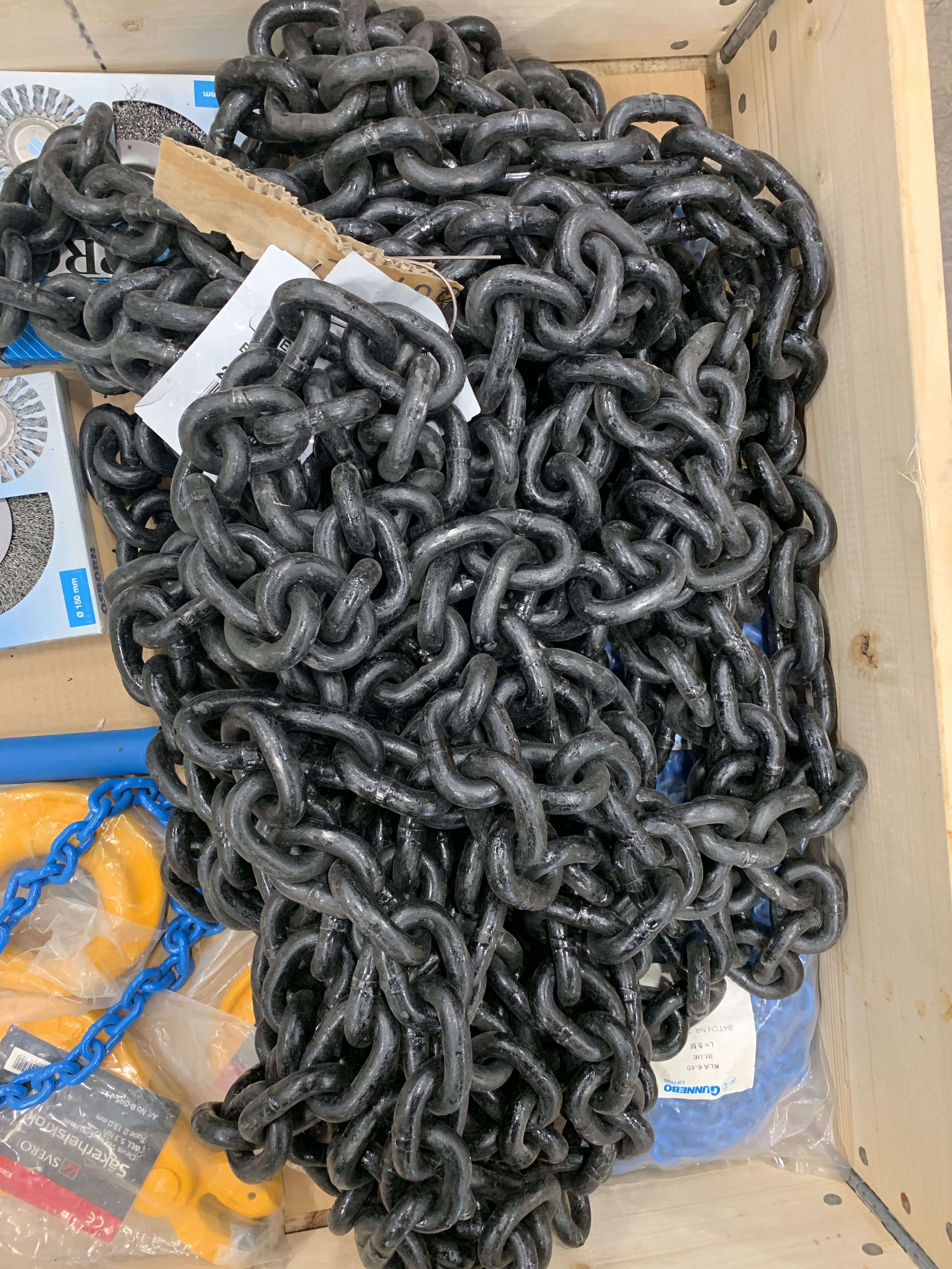 Assortment with chains and accessories PS Auction We value the