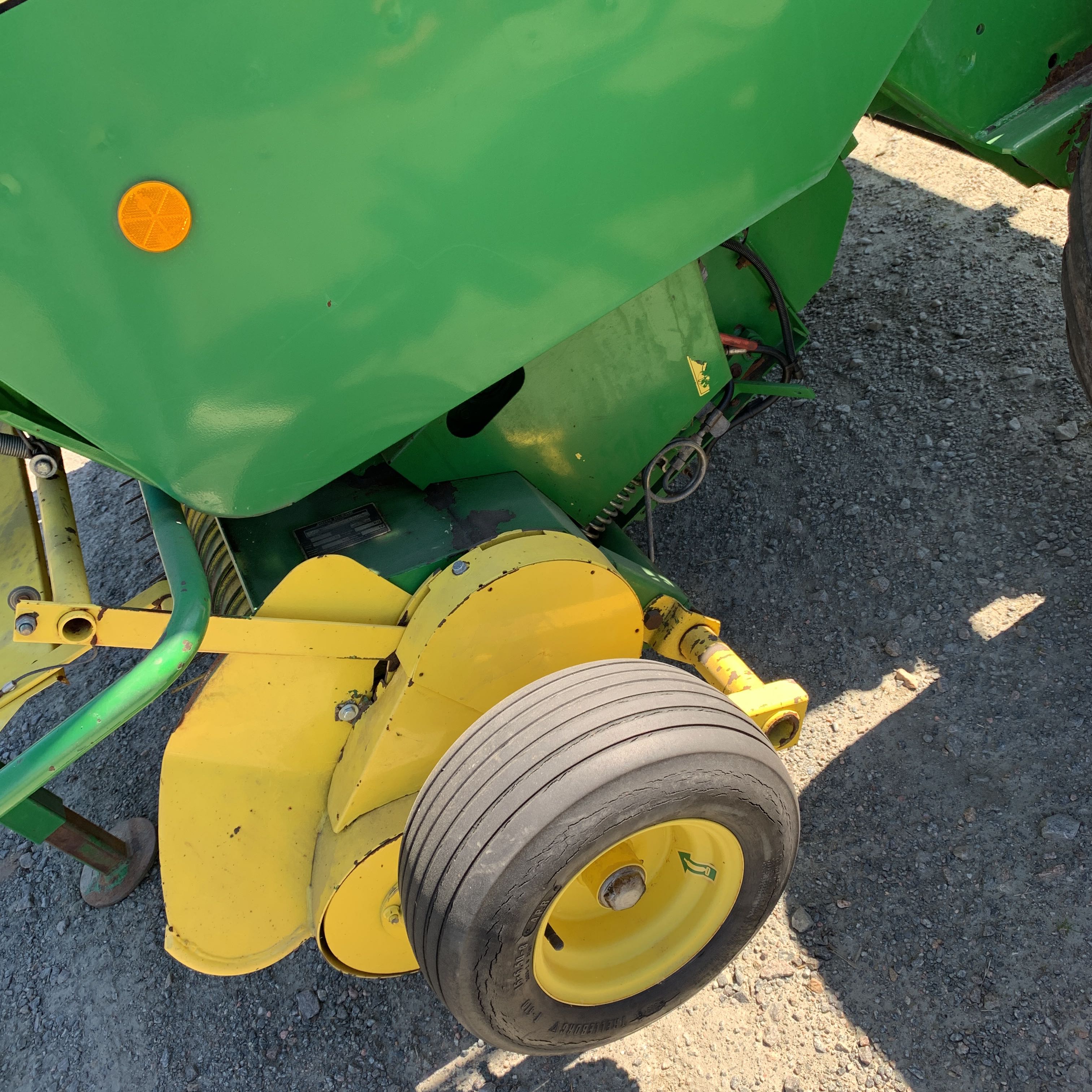 John Deere 590 Round baler -00 - PS Auction - We value the future
