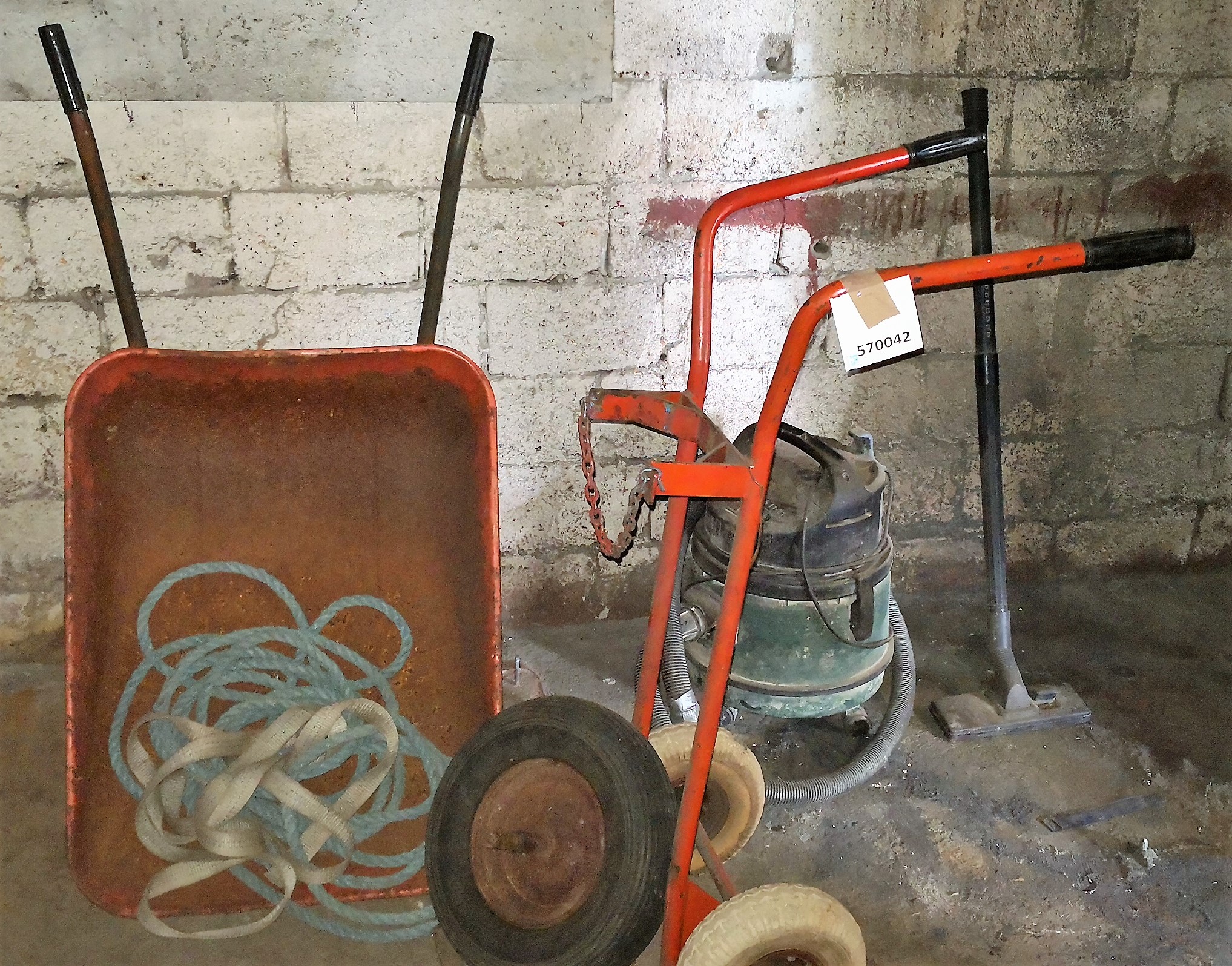 Wheelbarrow, gas wagon and vacuum cleaner PS Auction We value the future Largest in net