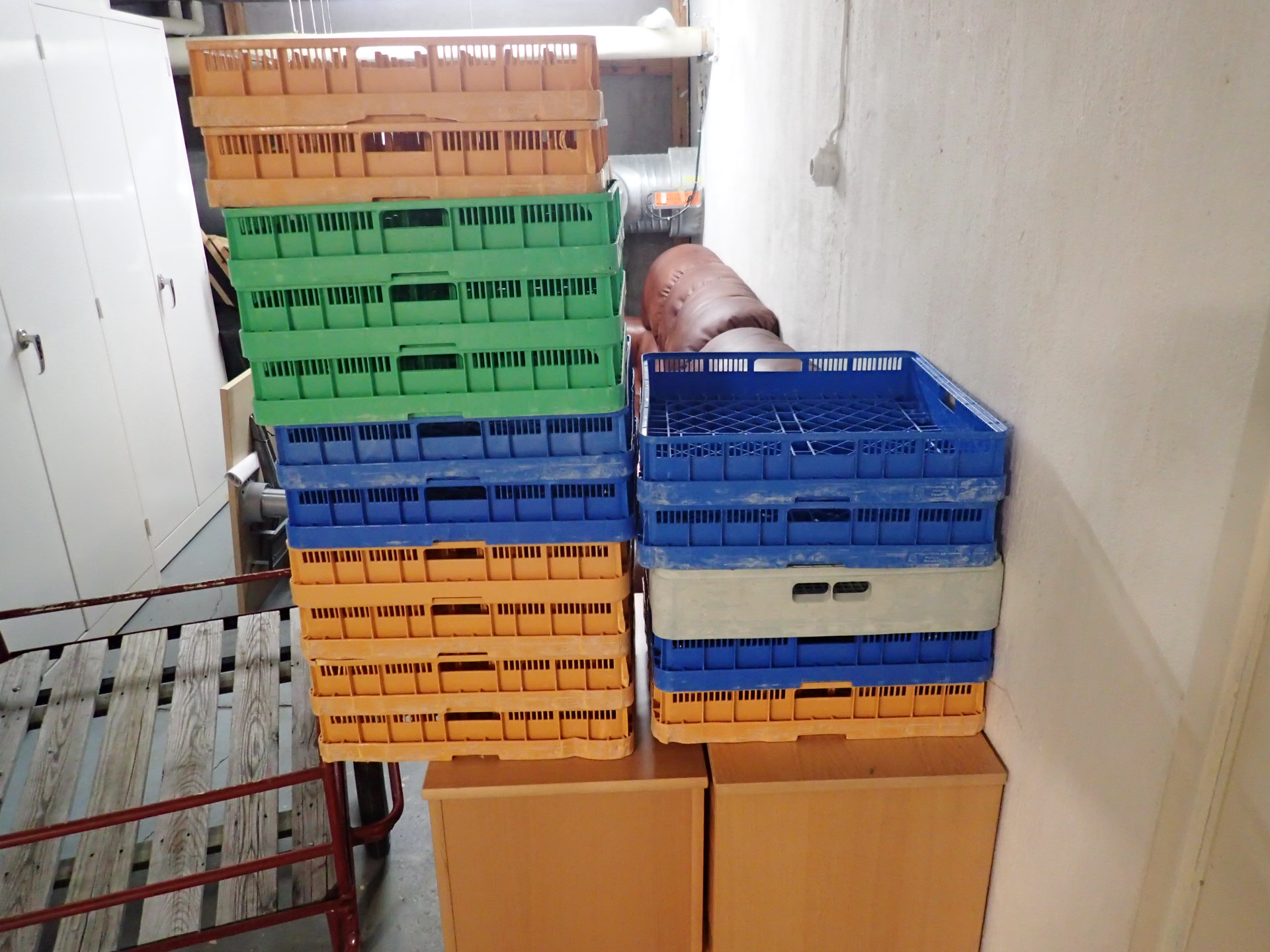 Used dishes PS Auction We value the future Largest in net auctions