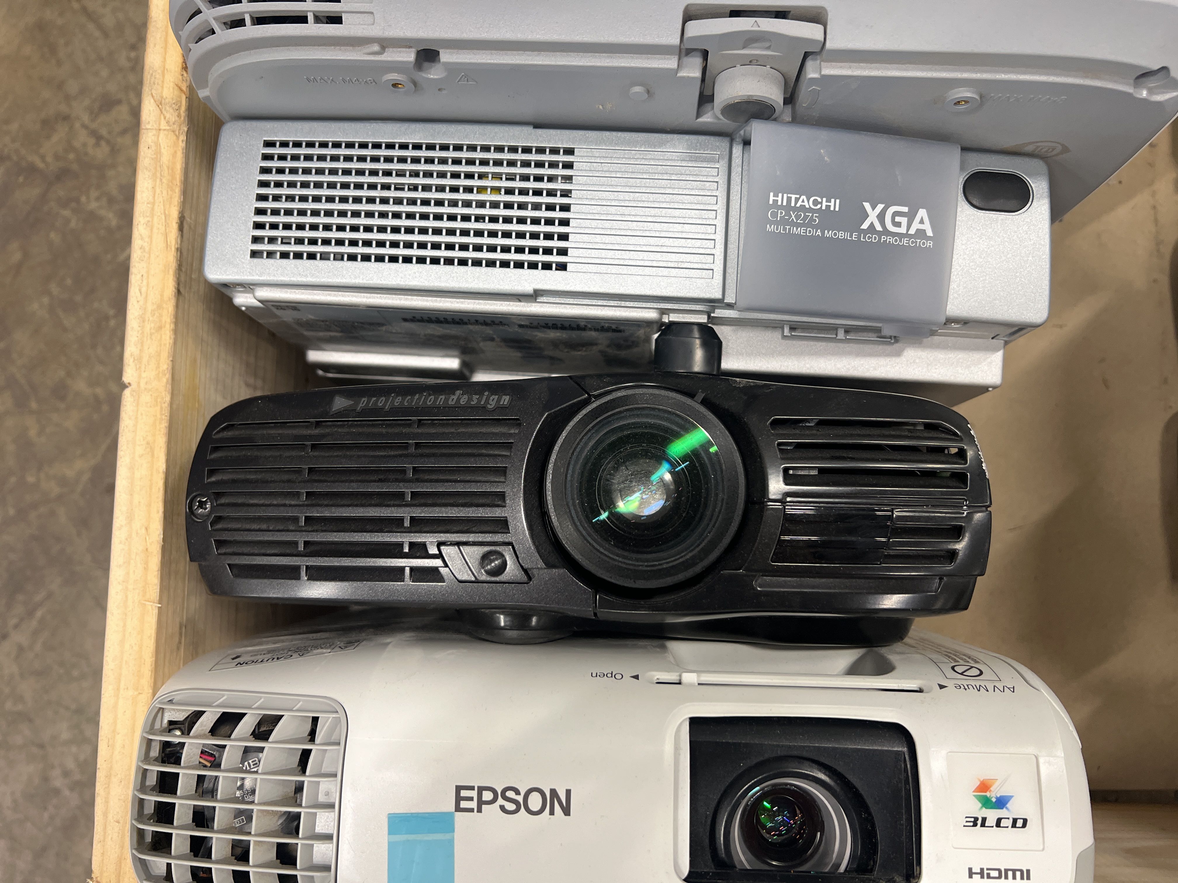 Lot of defective projectors - PS Auction - We value the future ...