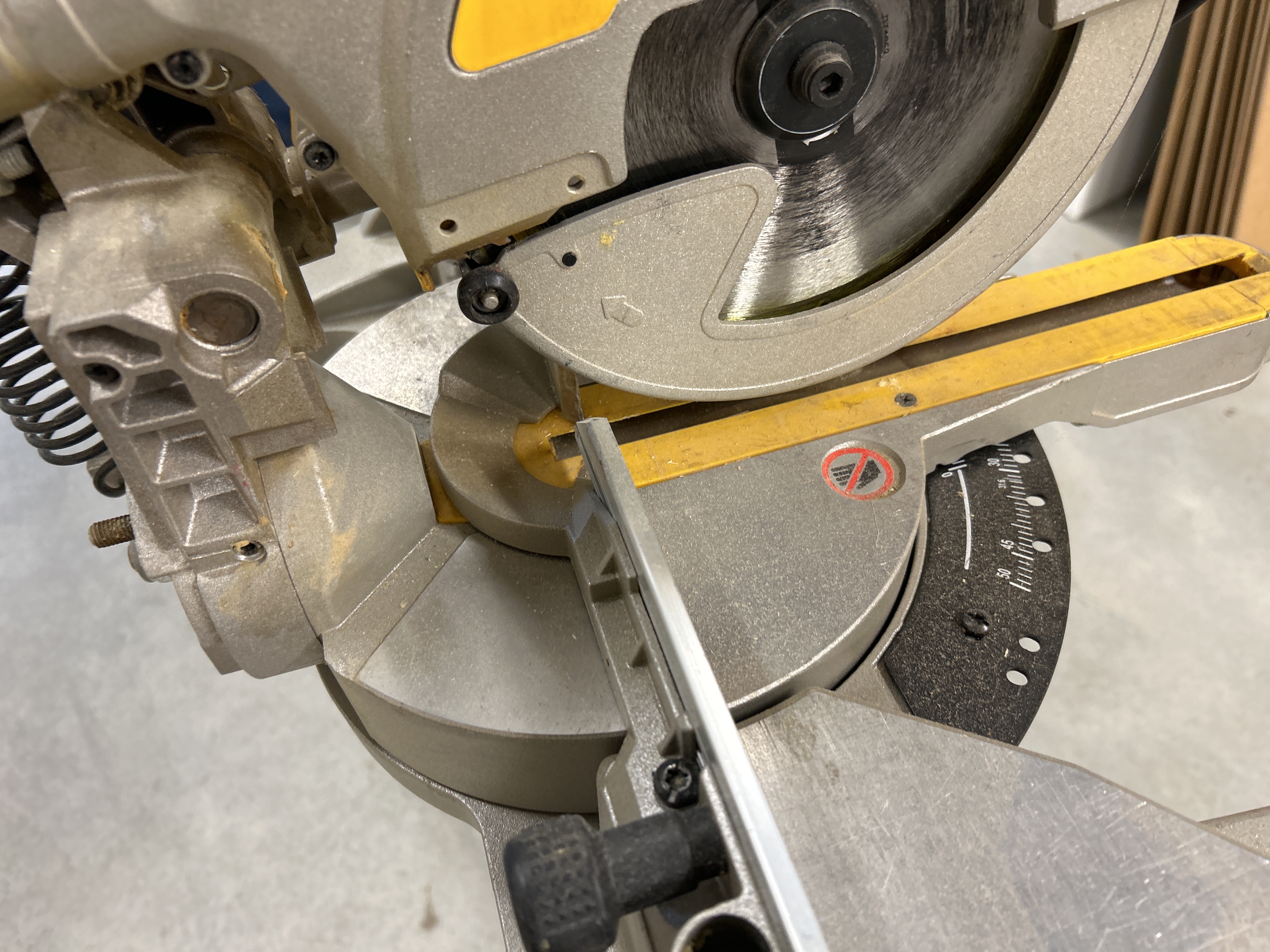 Dewalt cut and miter saw with stand - PS Auction - We value the future ...