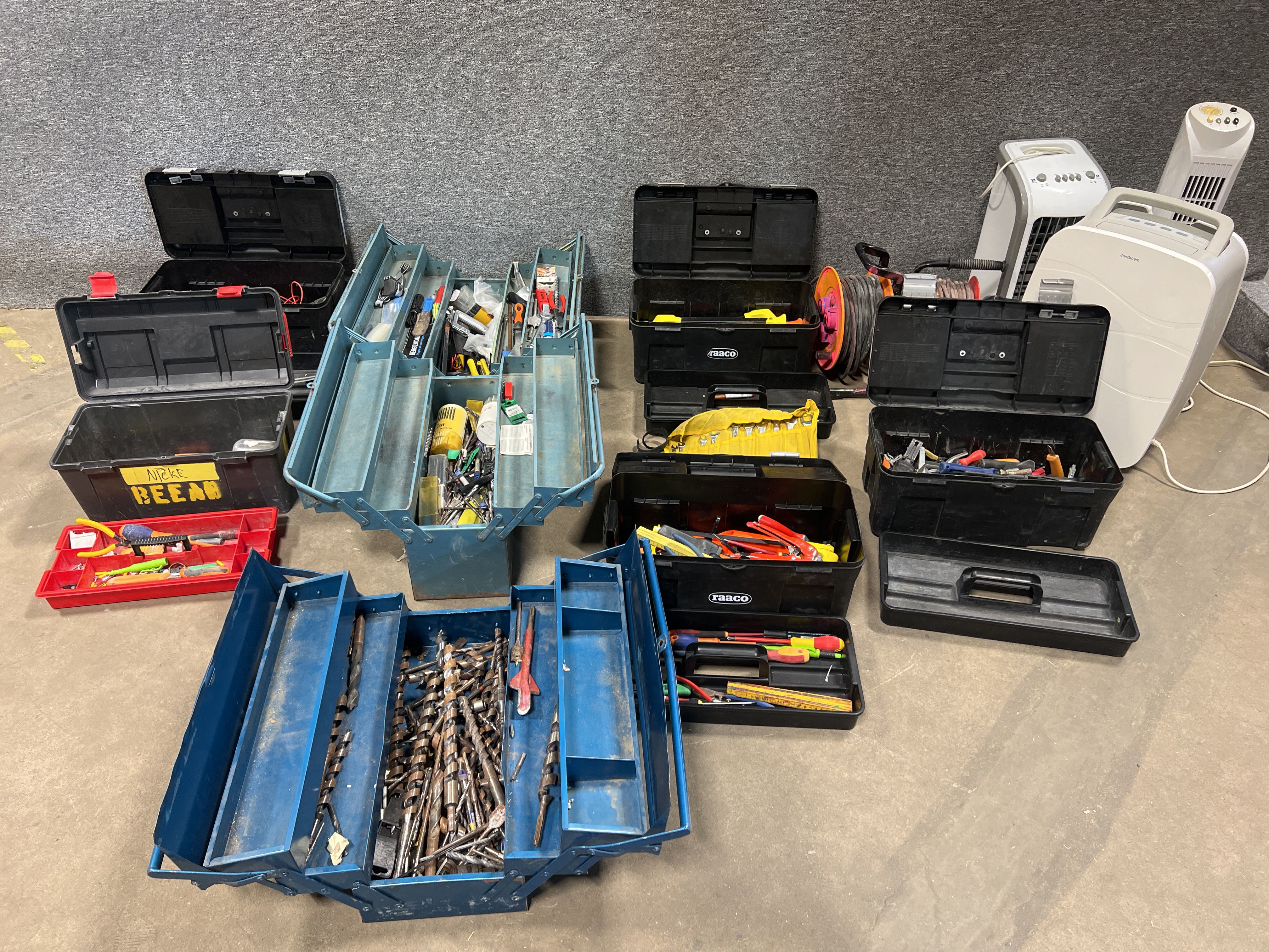 Collection of tool boxes, cable reels, etc. - PS Auction - We value the ...