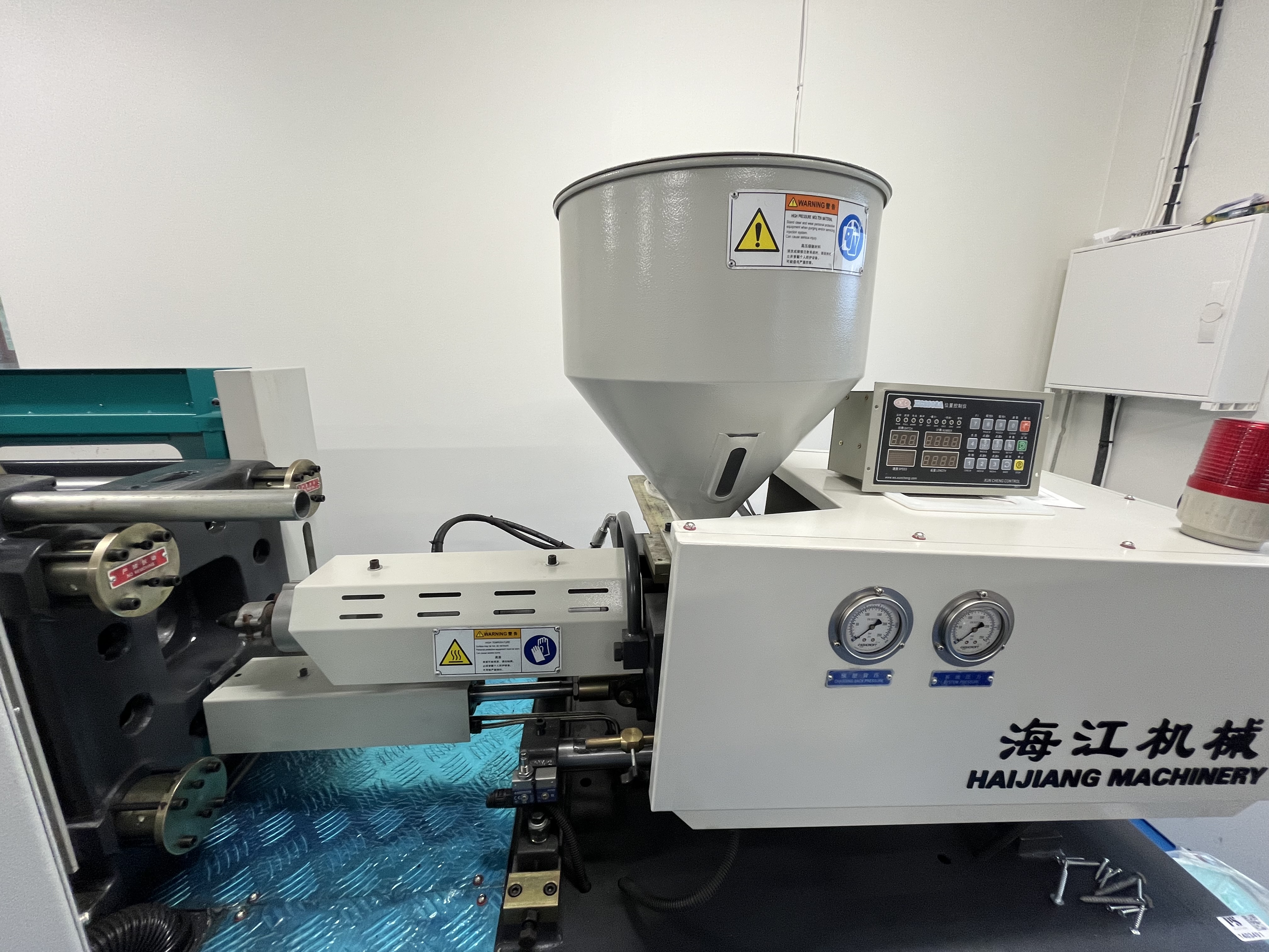 Plastic injection molding machine Haijiang HJF50 -2024 - PS