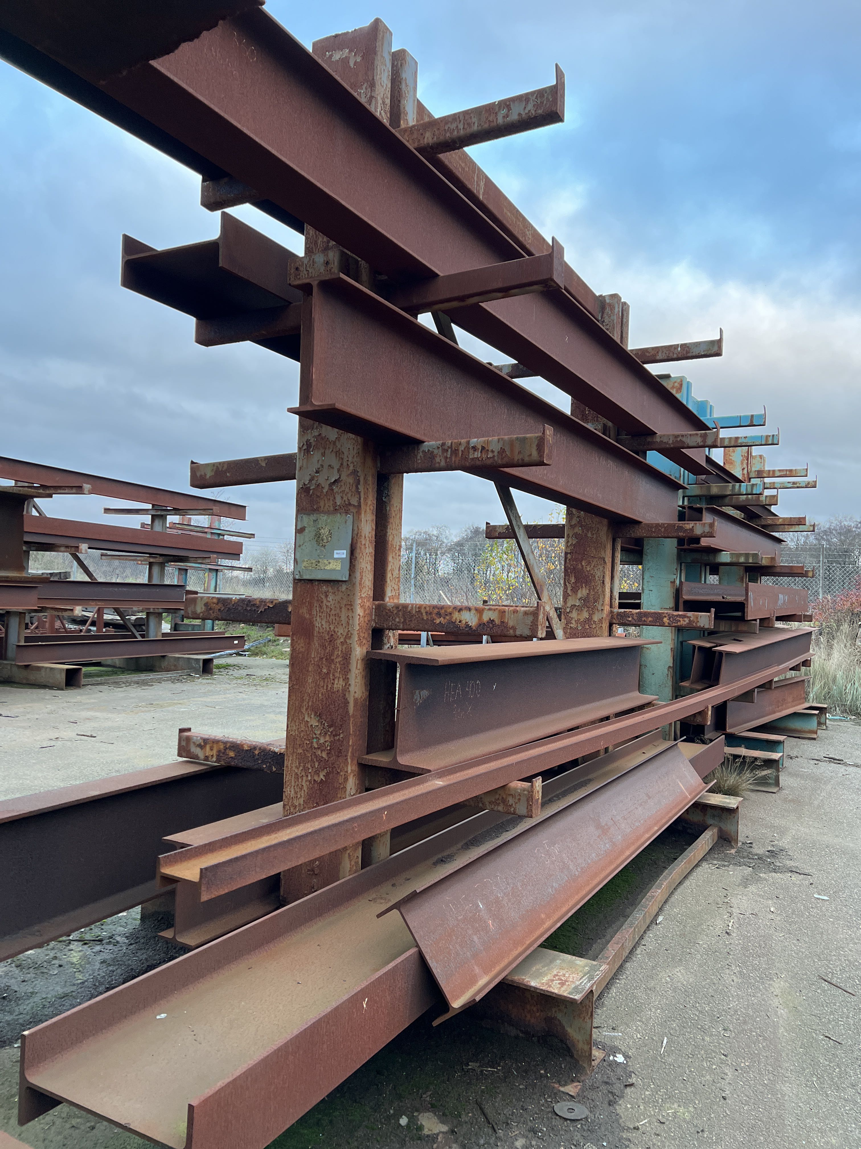 Branch stand, 2 pieces - PS Auction - We value the future - Largest in ...