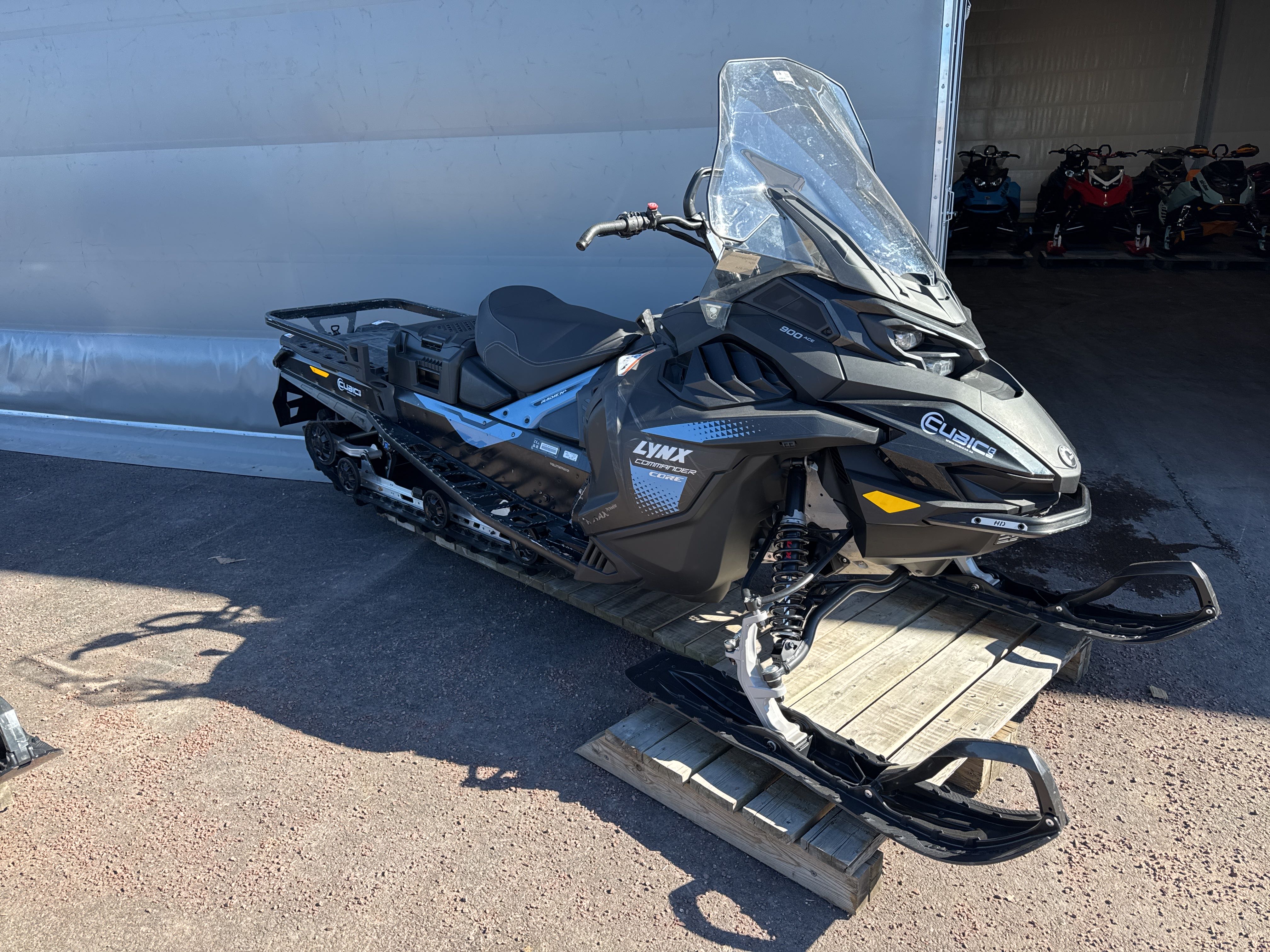 Video preview for Snowmobile - COMMANDER CORE 900 ACE Lynx -2026 (406mil)