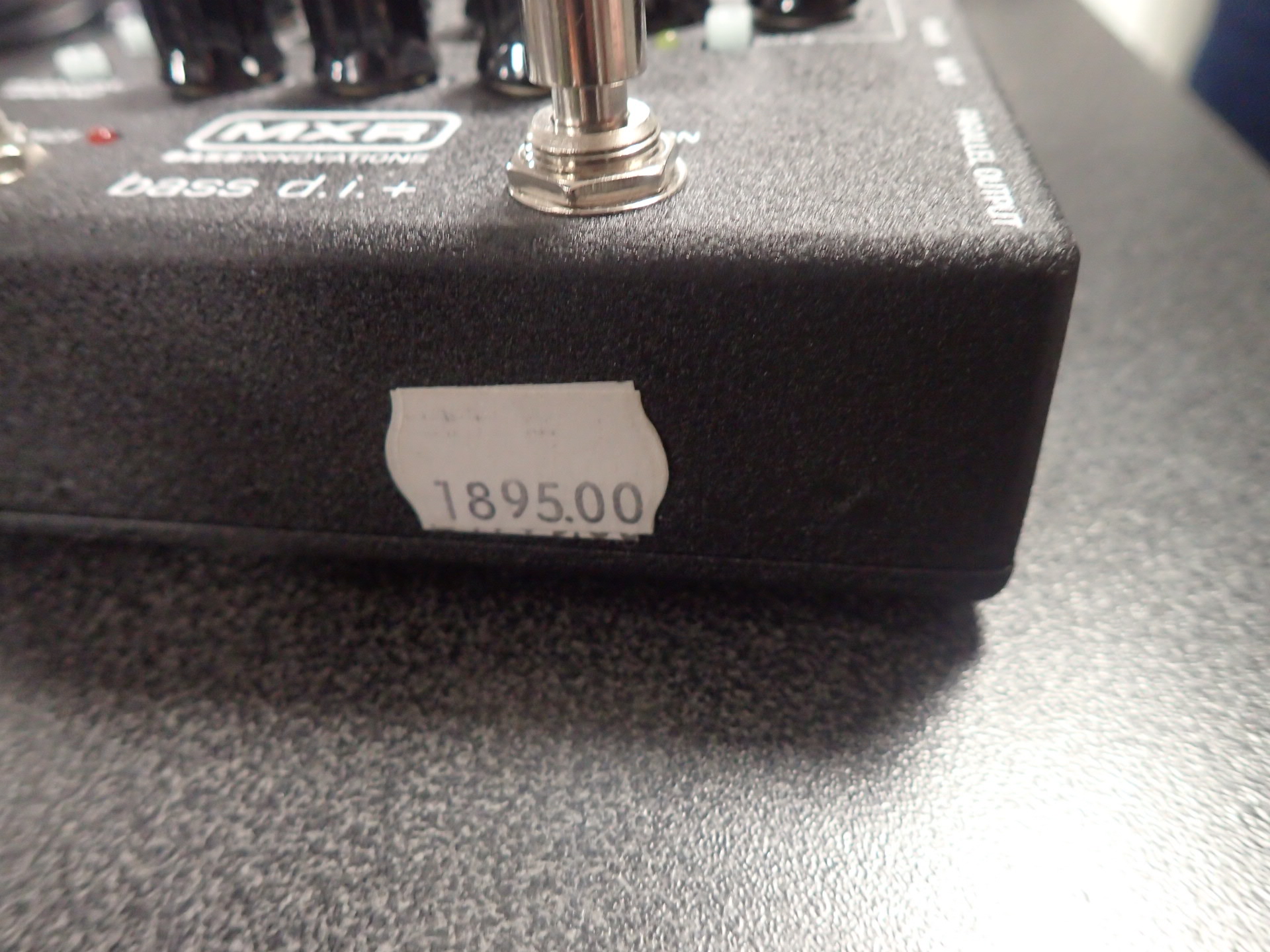 Amazon.com: MXR M80 Bass D.I.+ Bass Guitar Preamp Distortion
