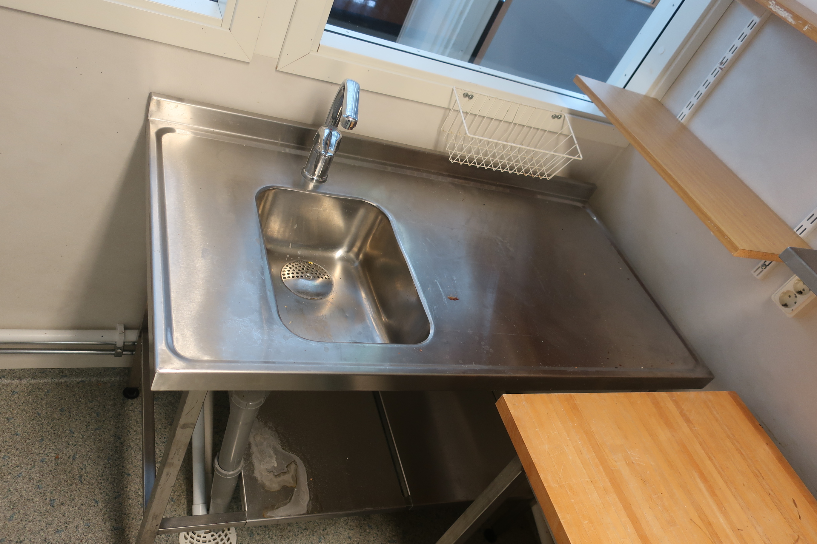 Stainless bench with hob and mixer - PS Auction - We value the future ...