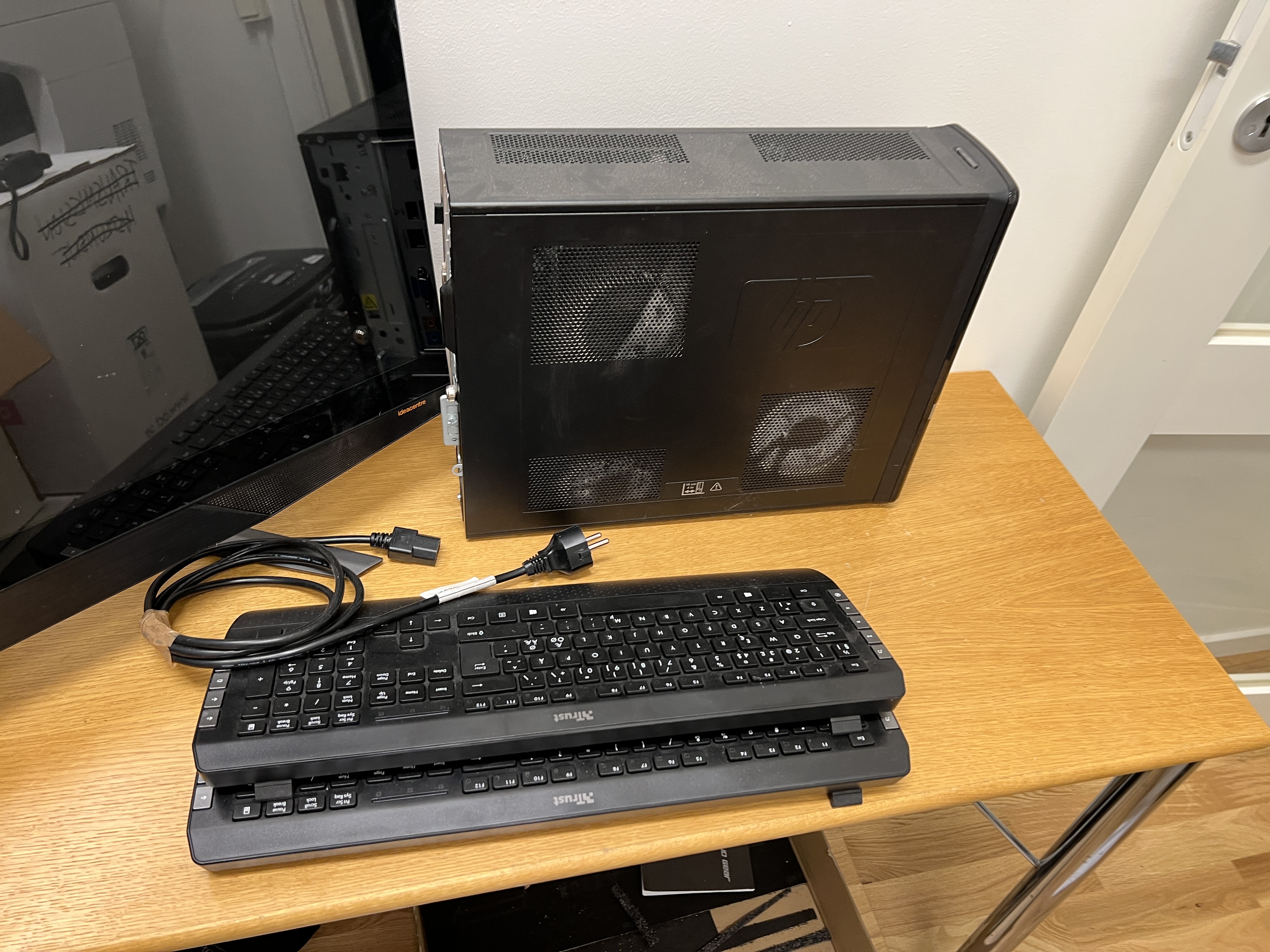 Computer and screen - PS Auction - We value the future - Largest in net ...