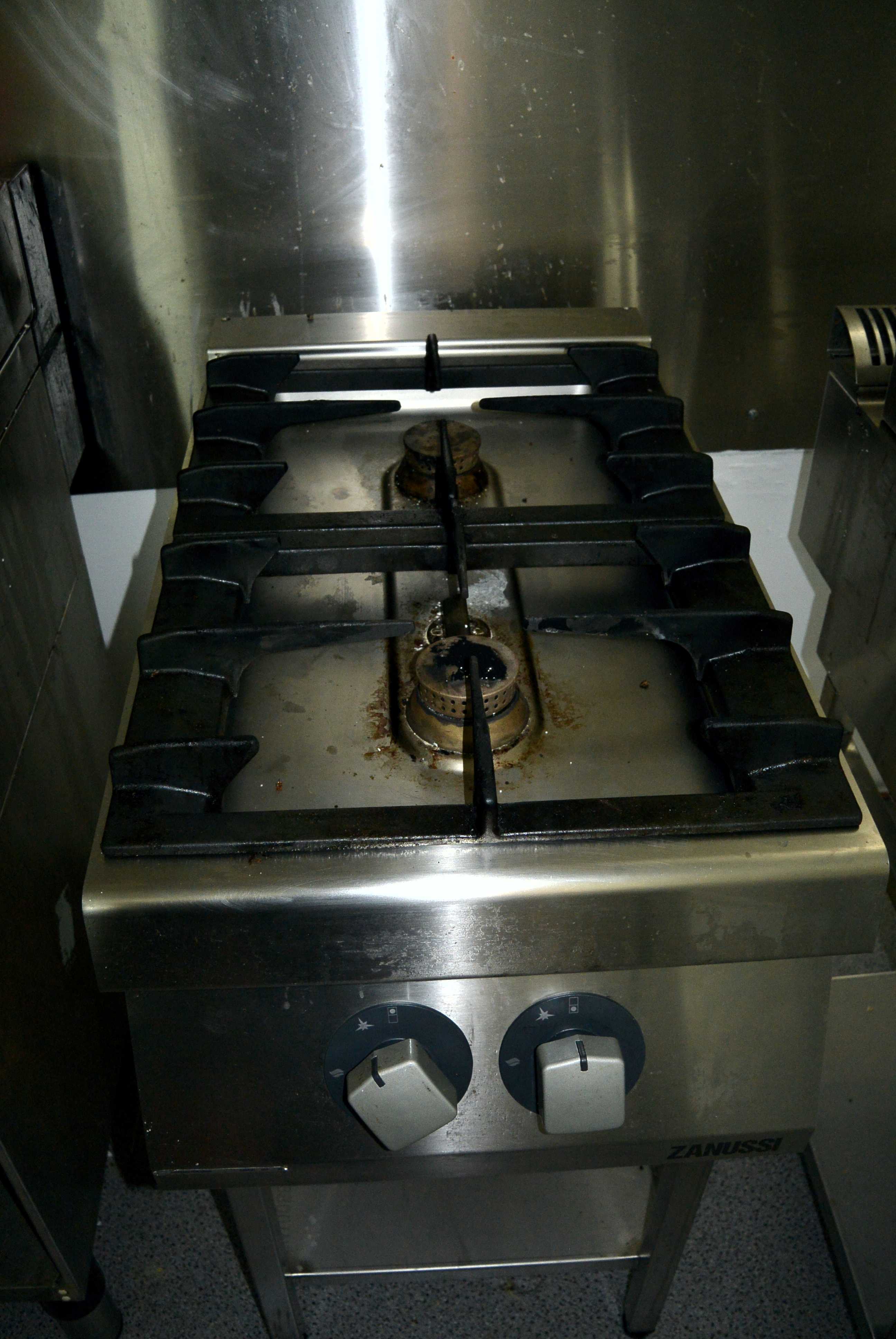 Zanussi gas stove, dual burners PS Auction We value the future