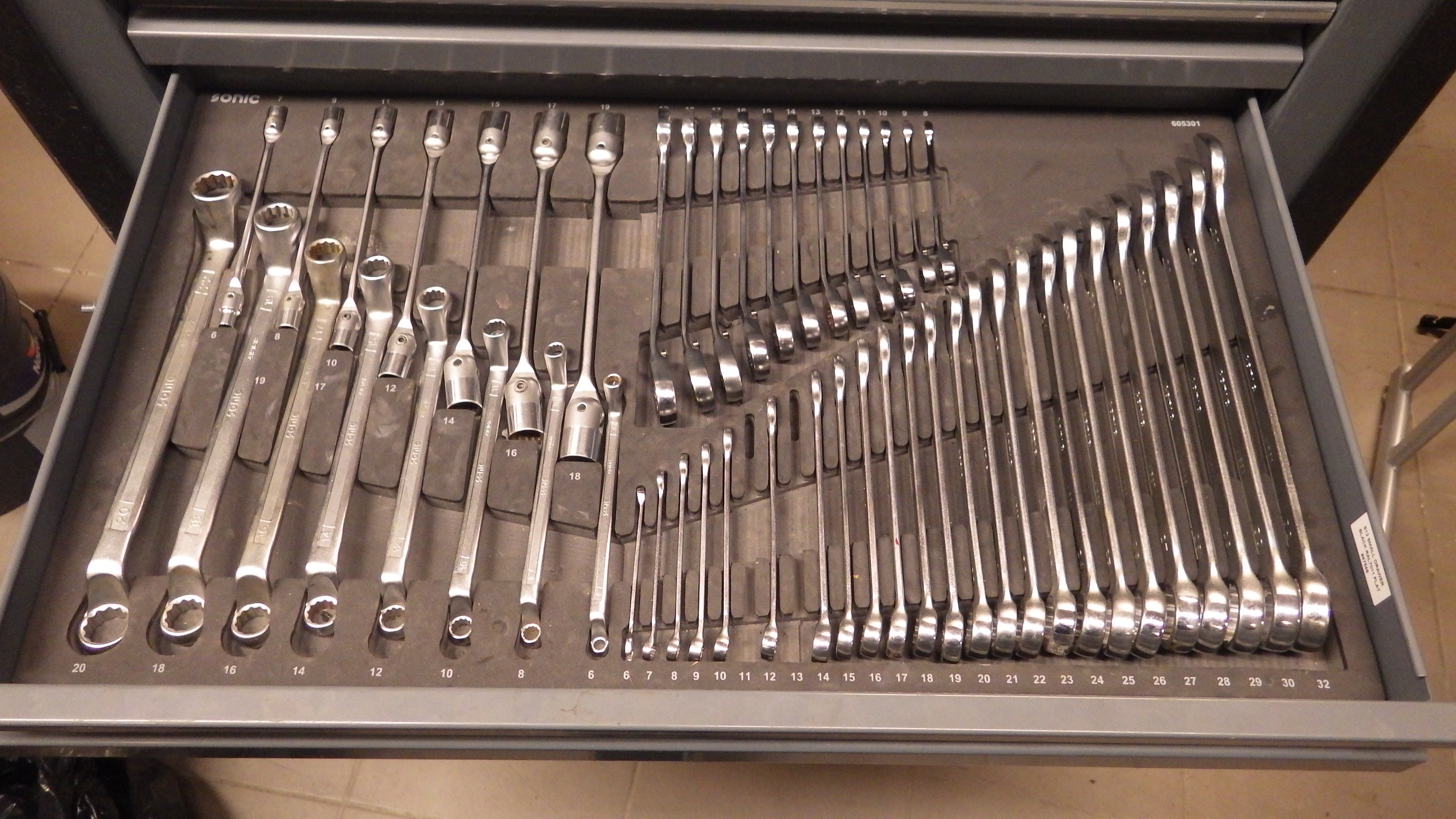 Sonic S12 tool trolley PS Auction We value the future Largest in