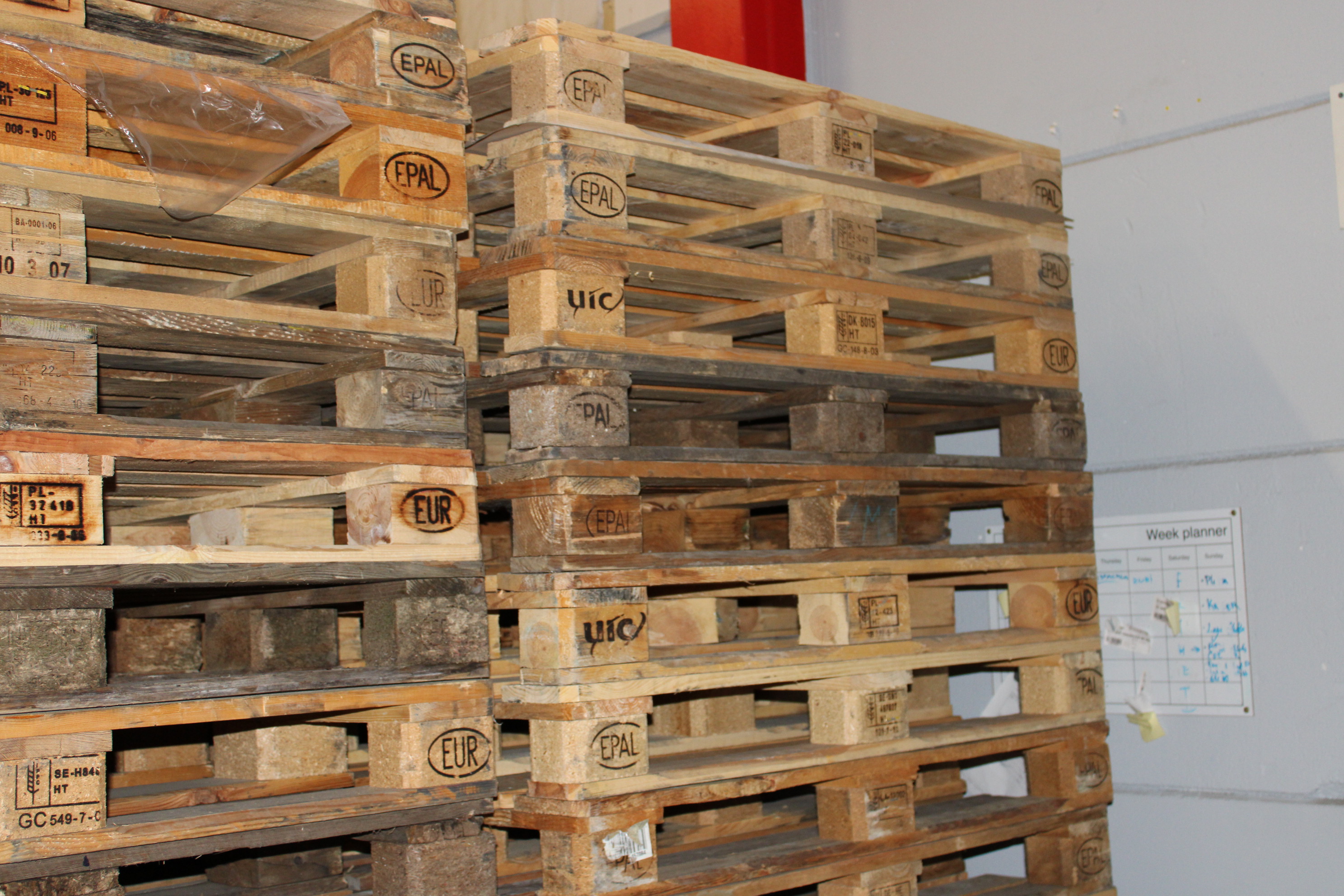 Pallets 161 pcs mostly EUR Pallets PS Auction We value the future