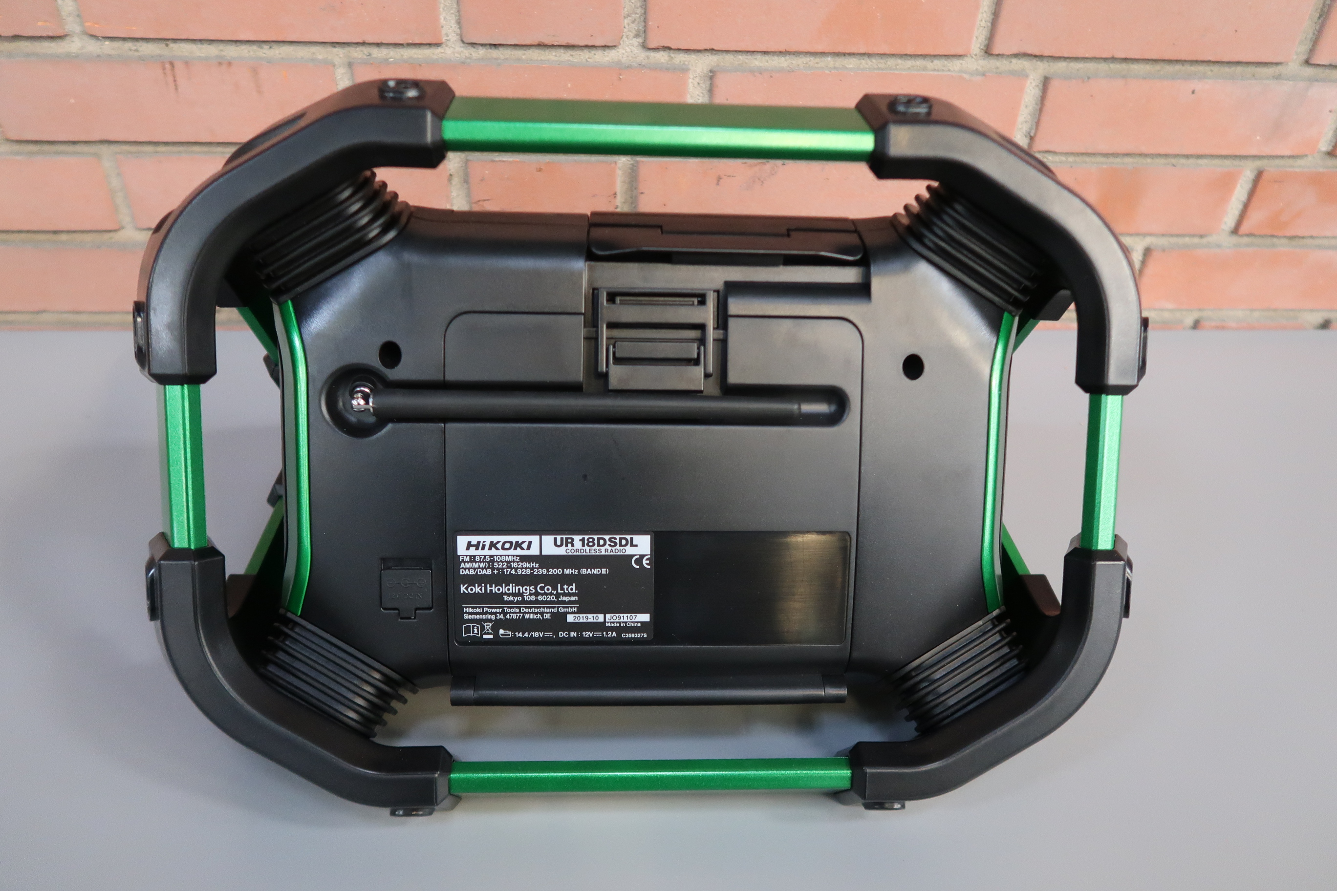 Construction radio HiKOKI UR18DSDL with Bluetooth - PS Auction