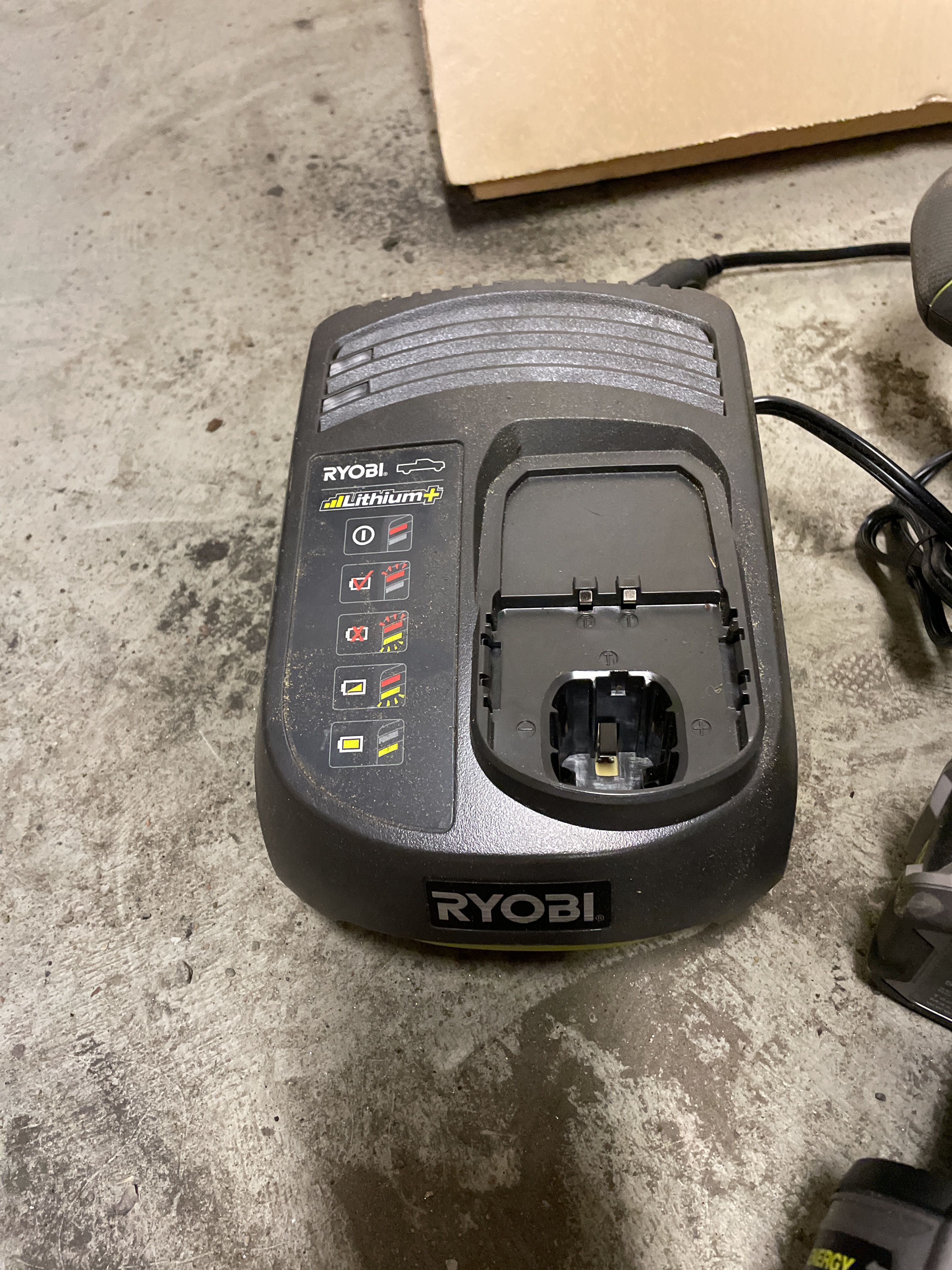 Ryobi leaf blower with 3 batteries PS Auction We value the future