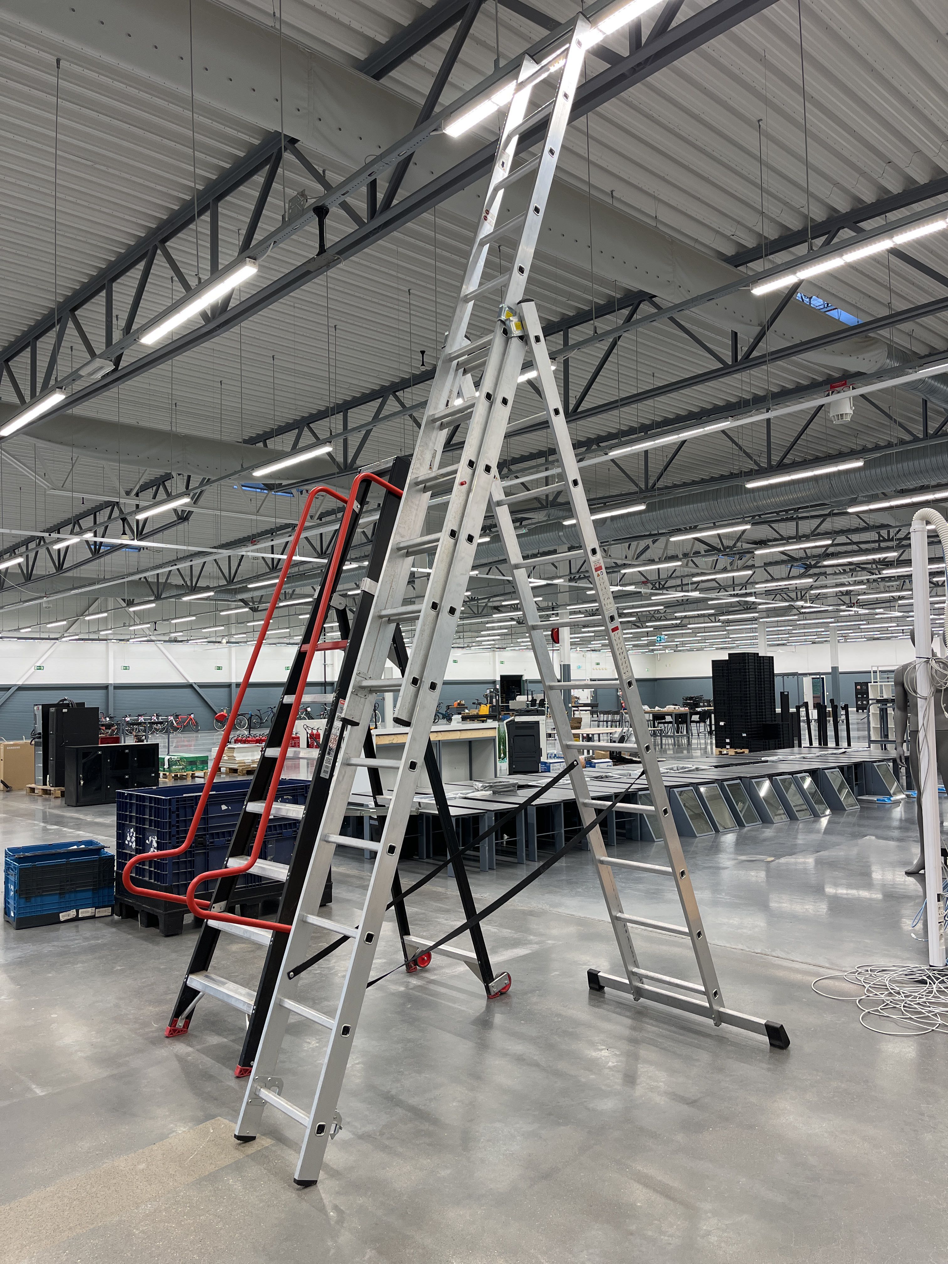 2 ladders - PS Auction - We value the future - Largest in net auctions