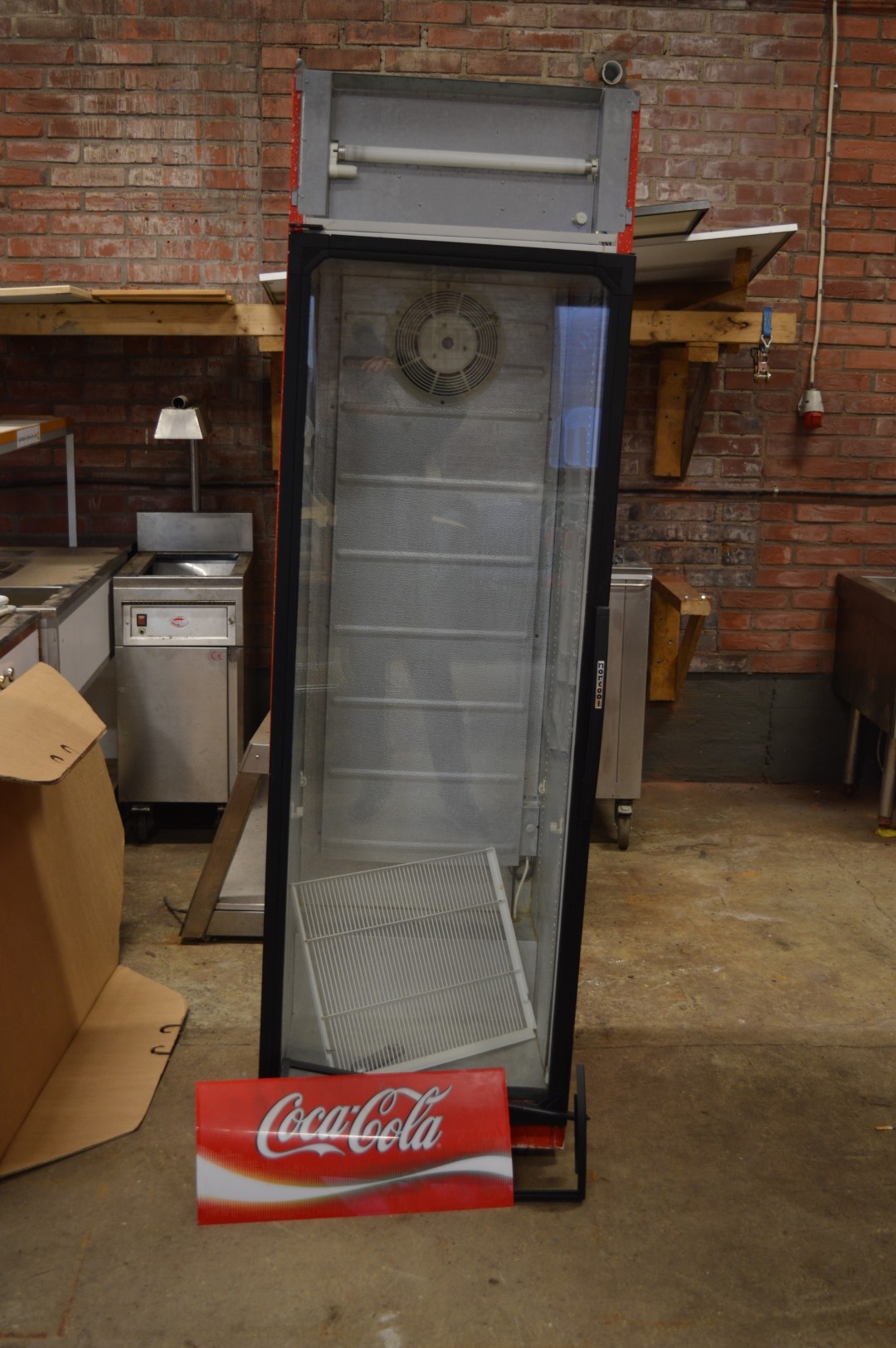 Soft drink cooler S76 SL PS Auction We value the future Largest