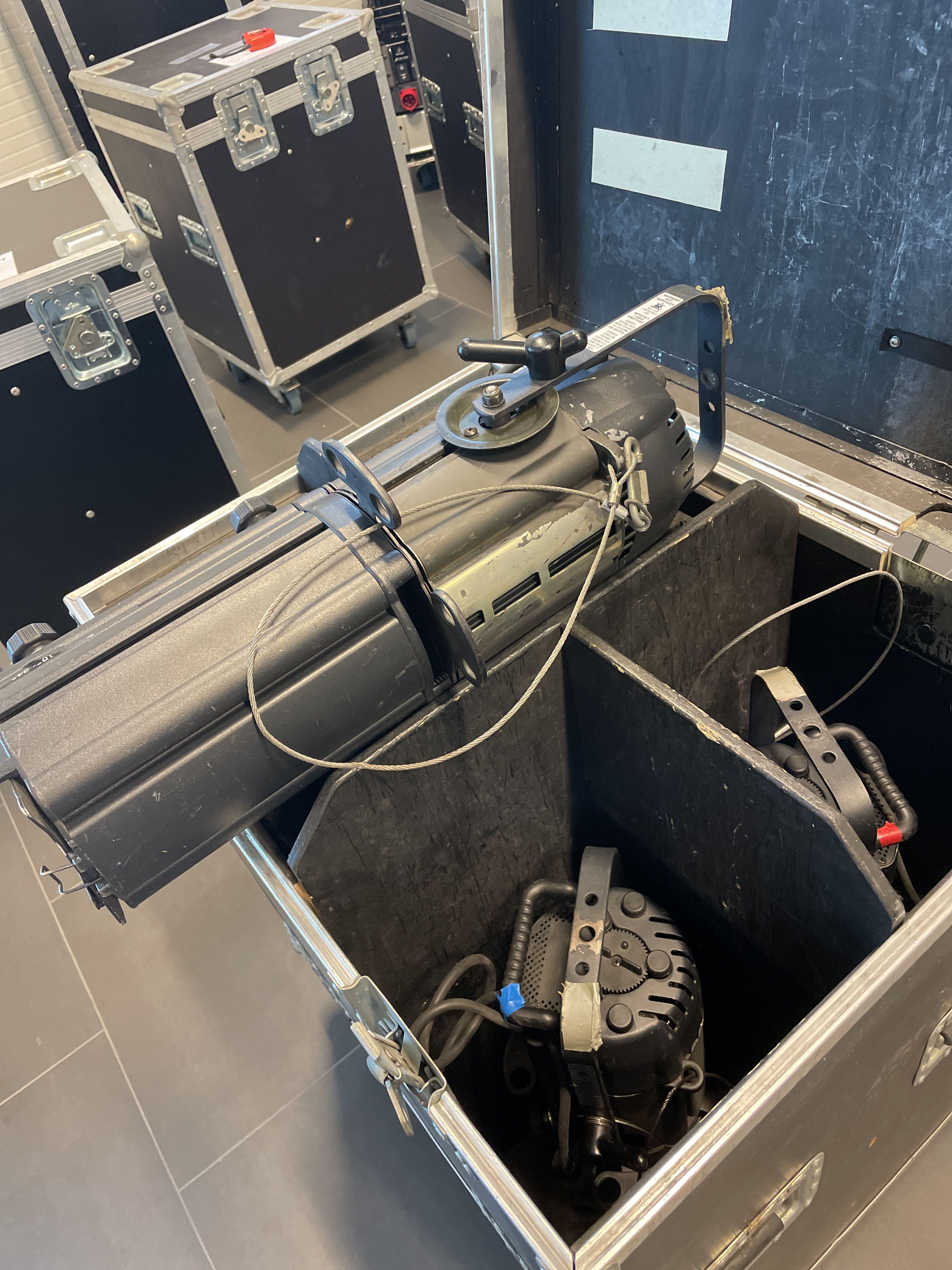 Acclaim Axial Fresnel, 4 pieces in transport box - PS Auction - We ...