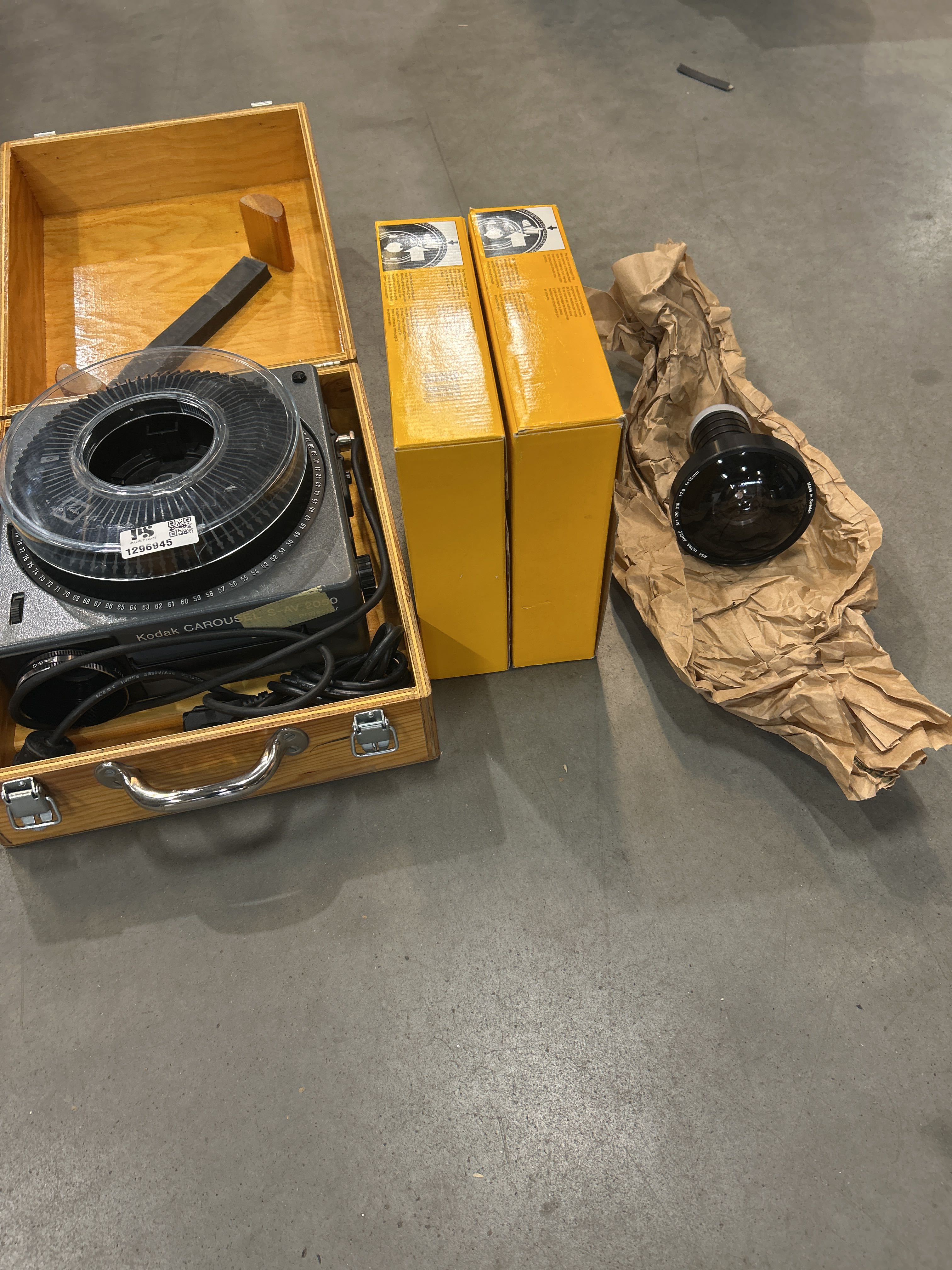Projector - Kodak Carousel S-AV 2050, Retro - PS Auction
