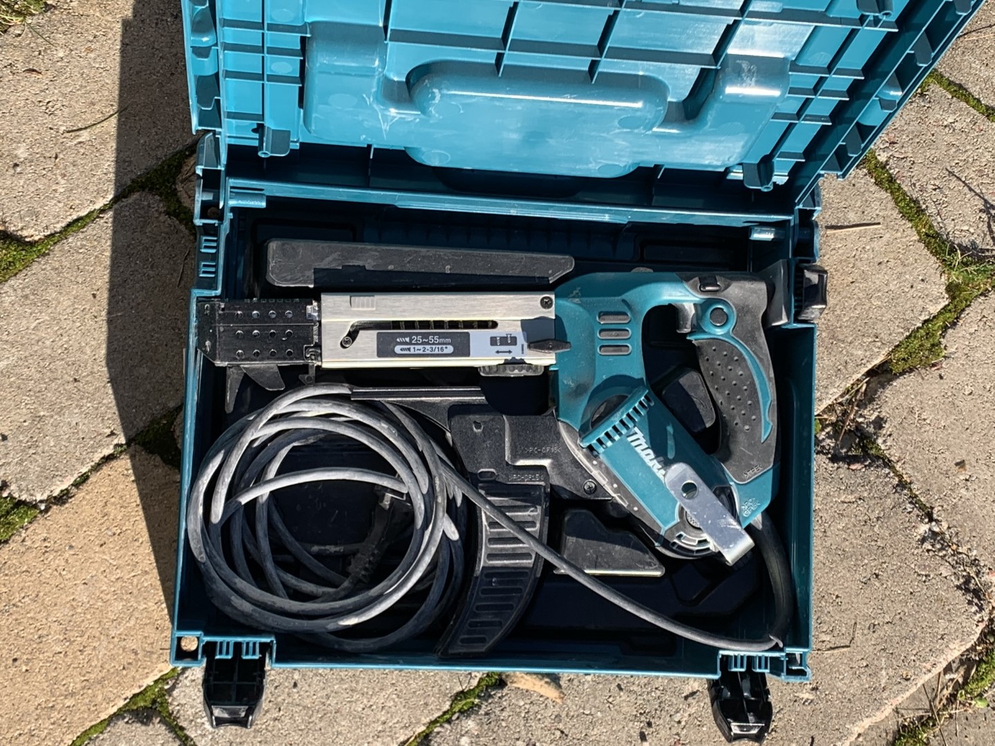 Image of Makita 6842J magazine screw gun