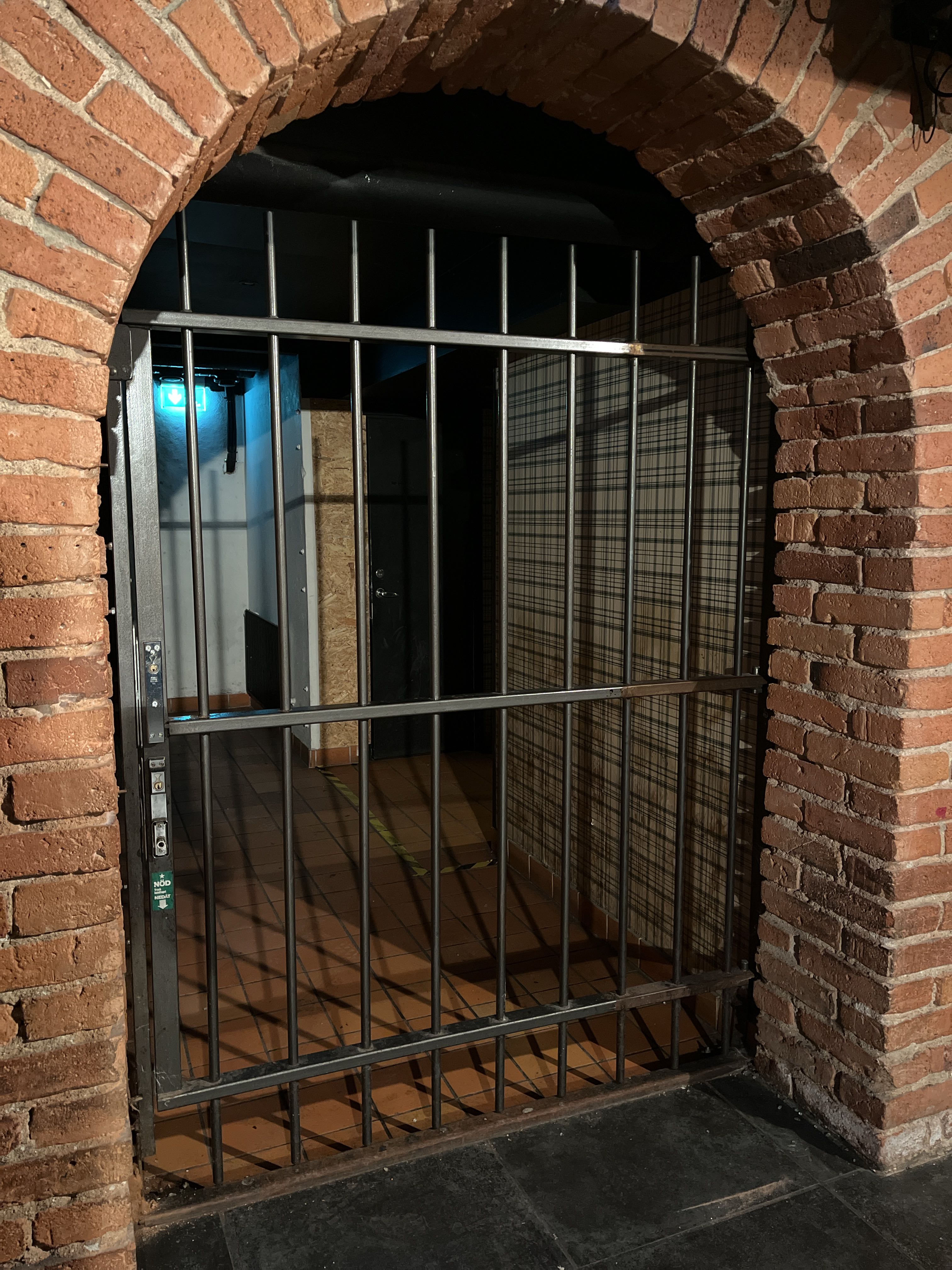 6 window bars and gate - PS Auction - We value the future - Largest in ...