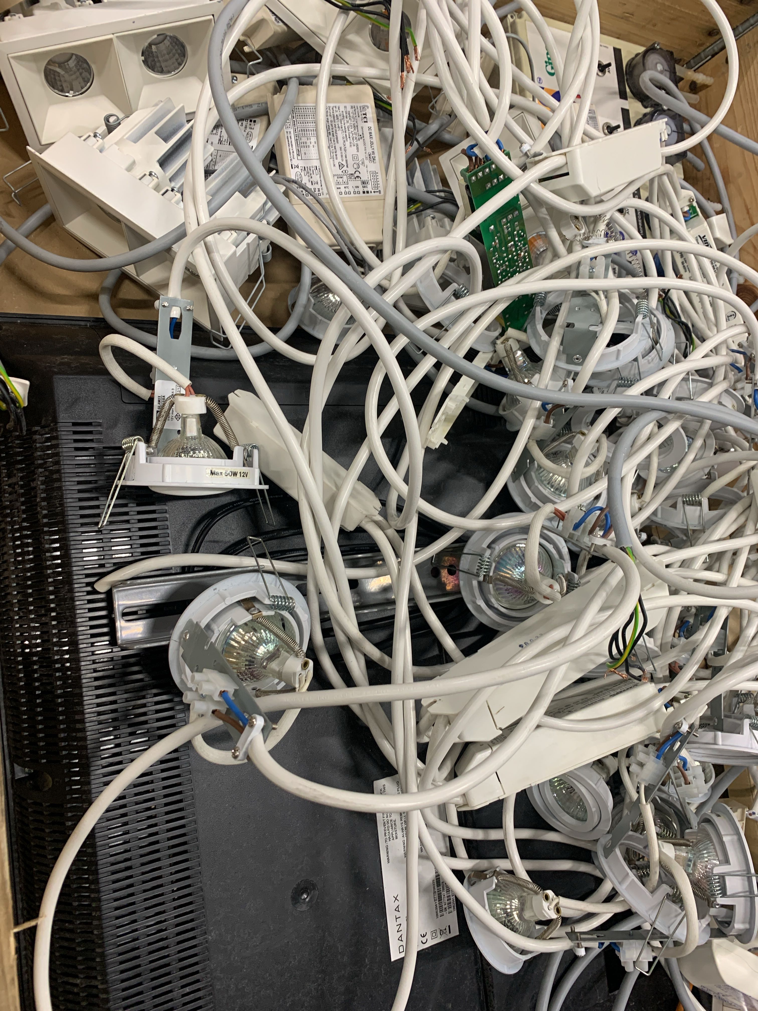 Assortment of electronics - PS Auction - We value the future - Largest ...