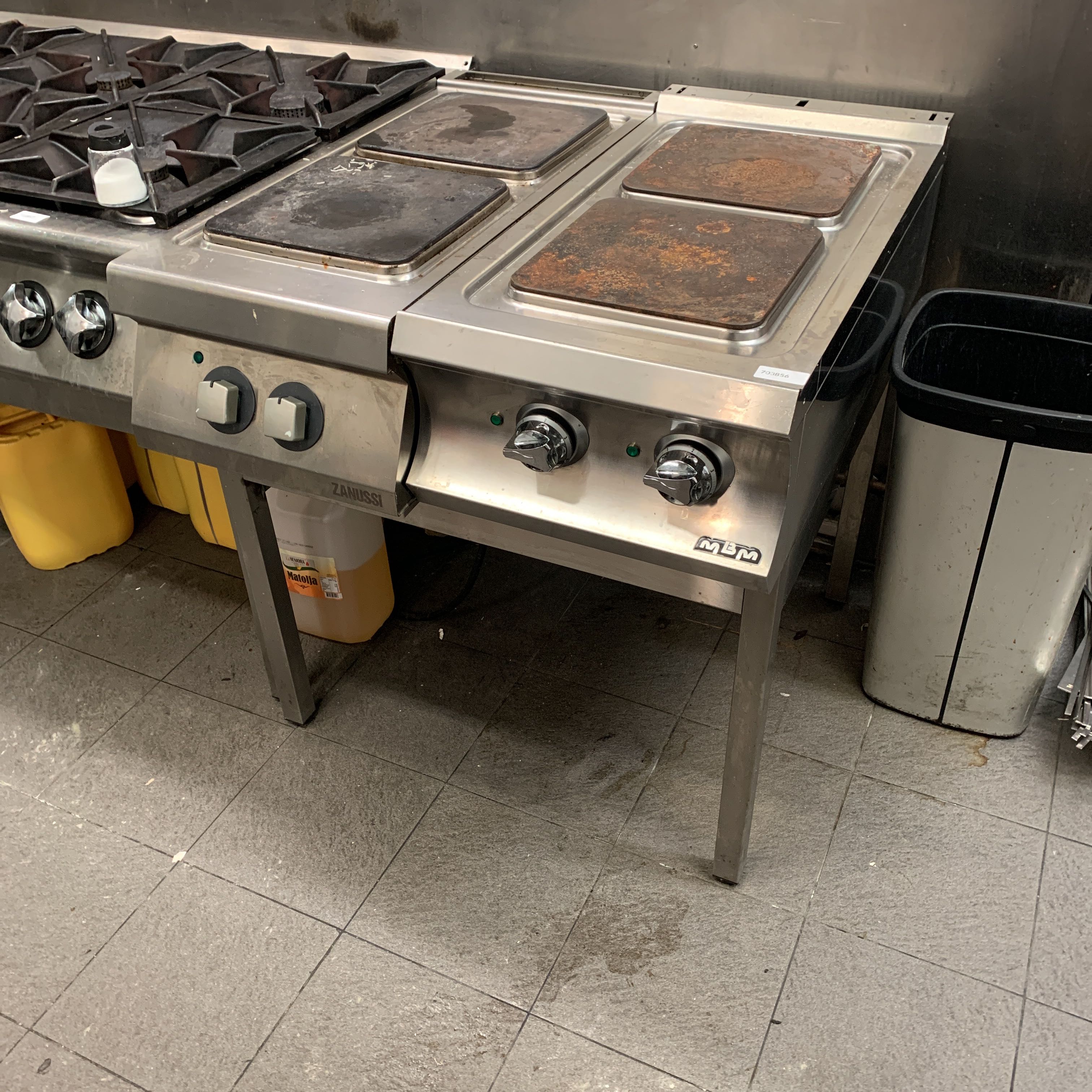 Restaurant stoves 2pcs incl. Stand PS Auction We value the future Largest in net auctions