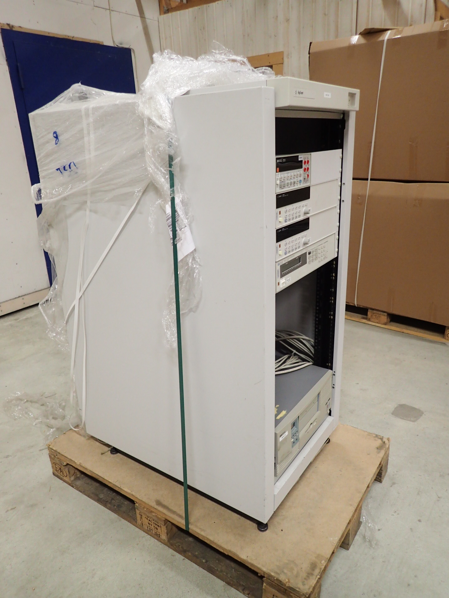 Measuring Instruments Storage Racks Rack with measuring instruments - PS Auction - We value the future ...