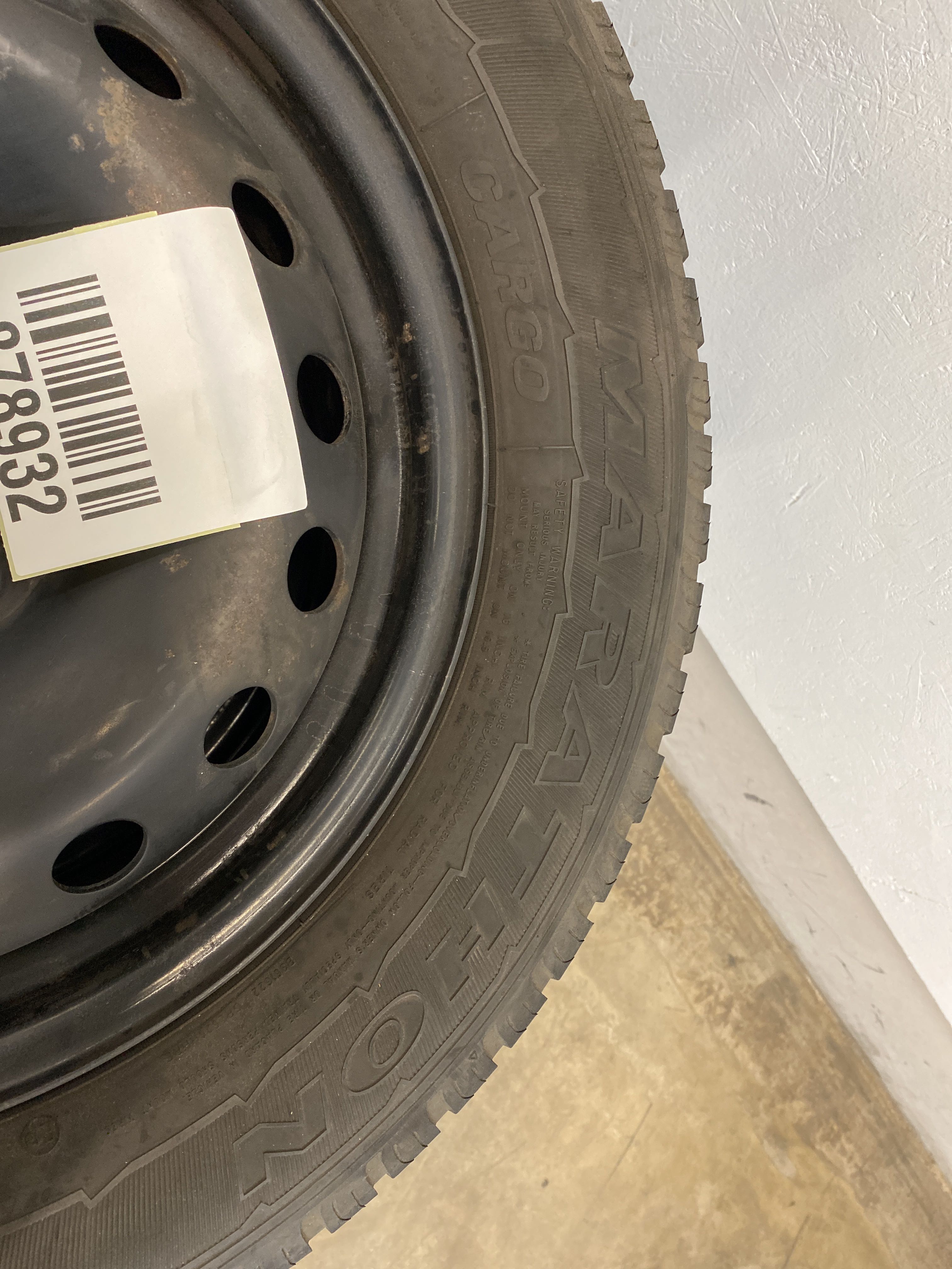 Tires on sheet metal rims - PS Auction - We value the future - Largest ...