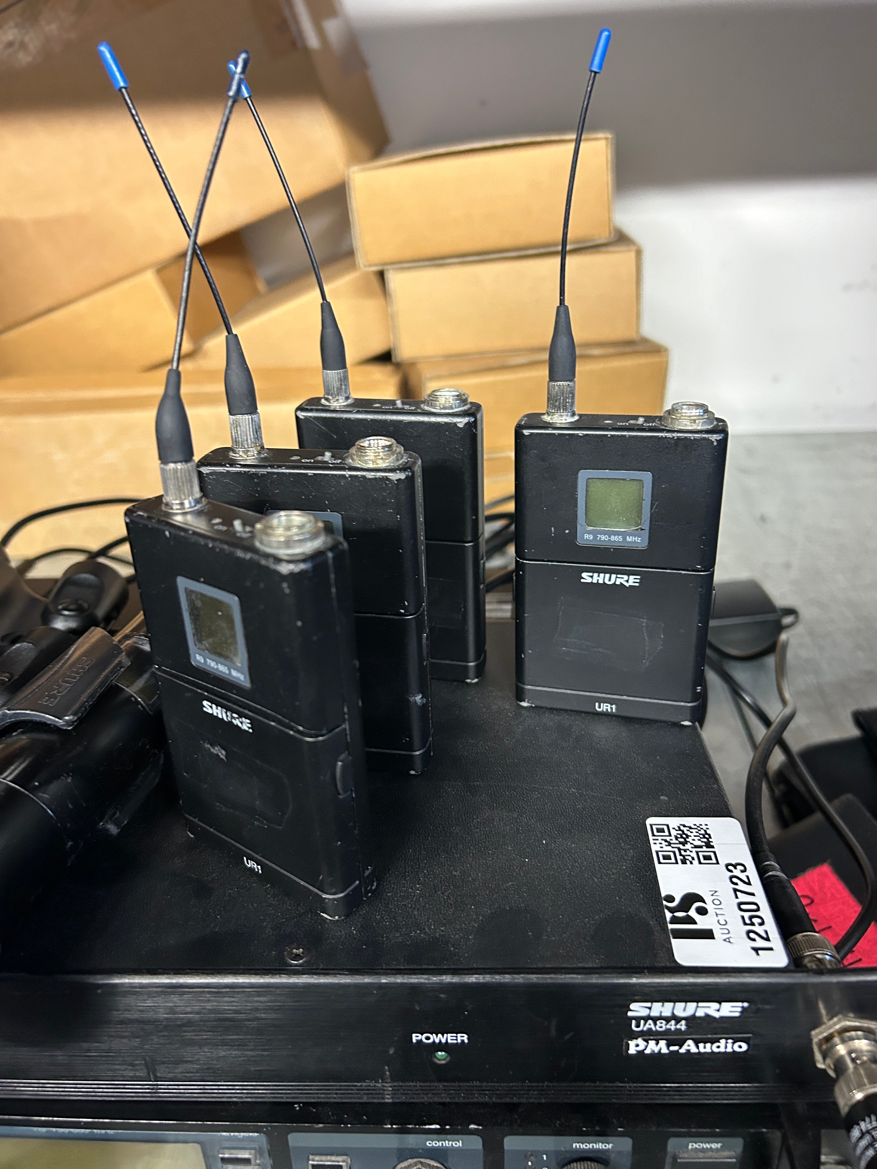 Shure UHF-R R9 range. Package 6ch including distro and
