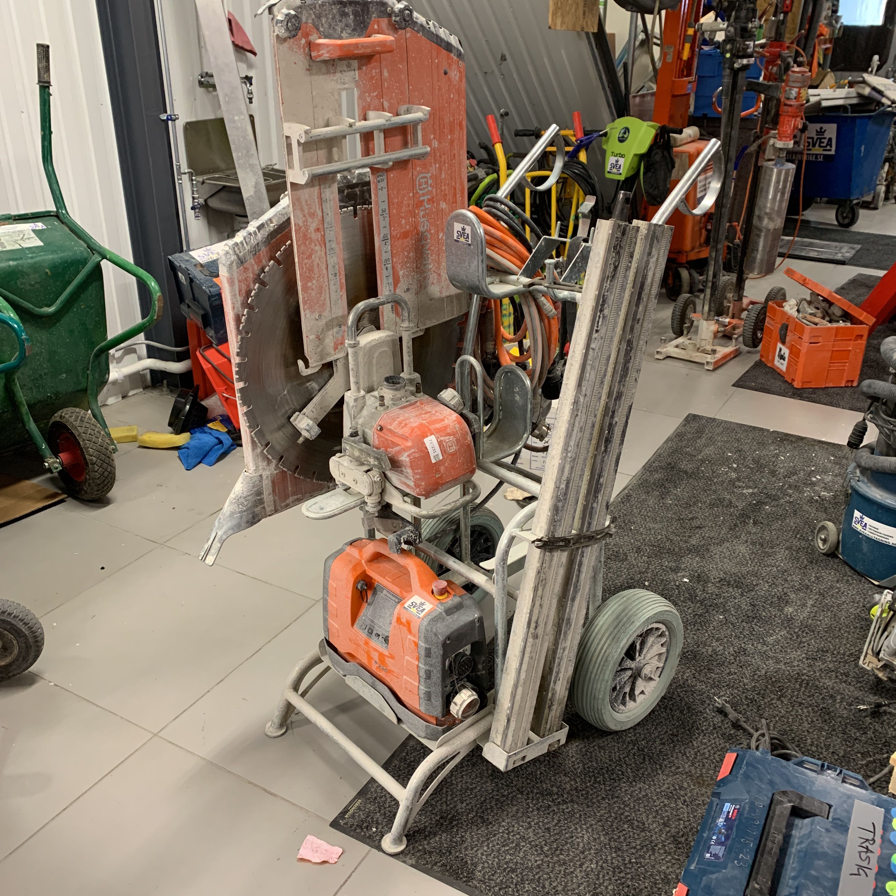 Wall saw Husqvarna P220 with rail, remote control and trolley
